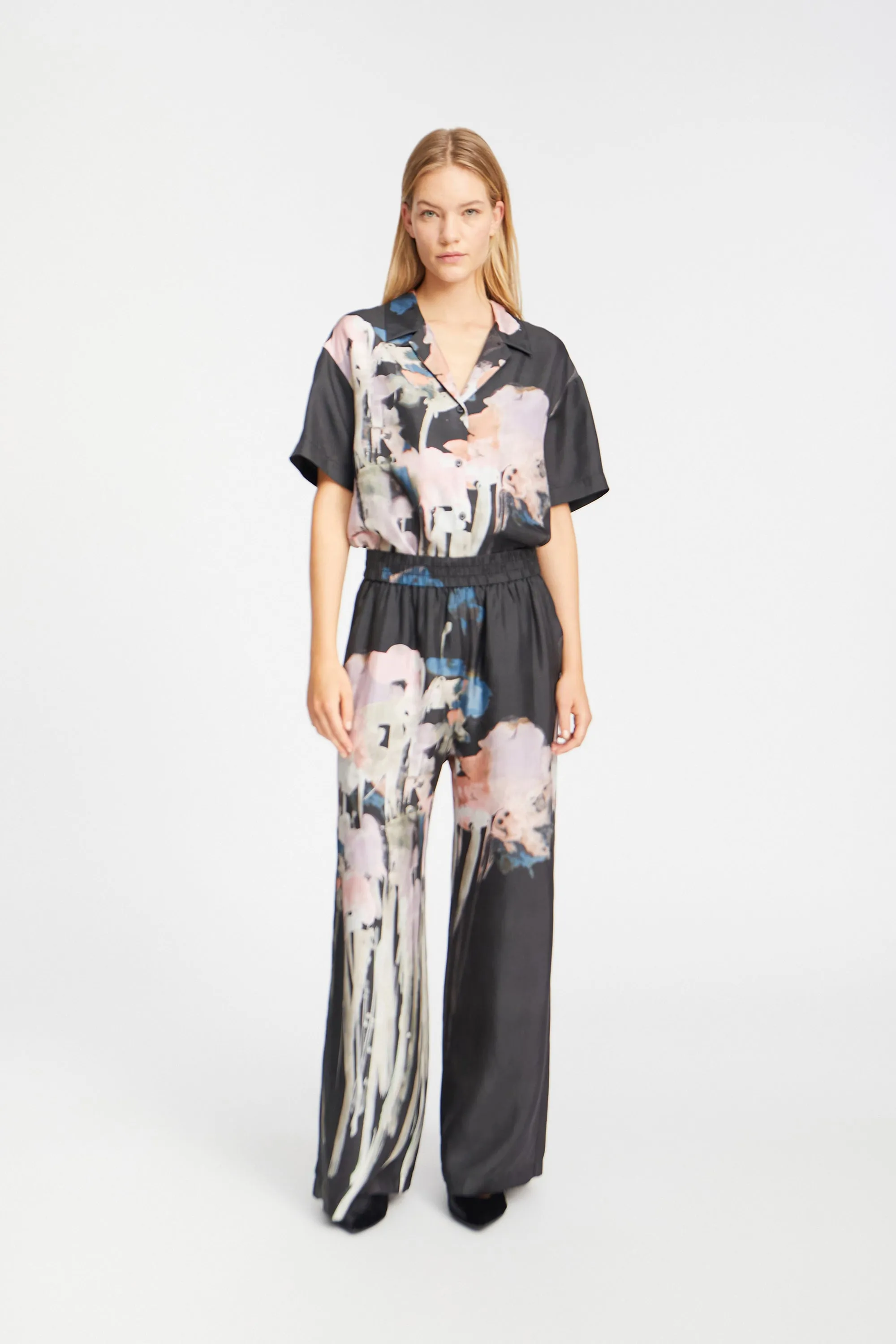 ARUM SILK - BLACK Munthe