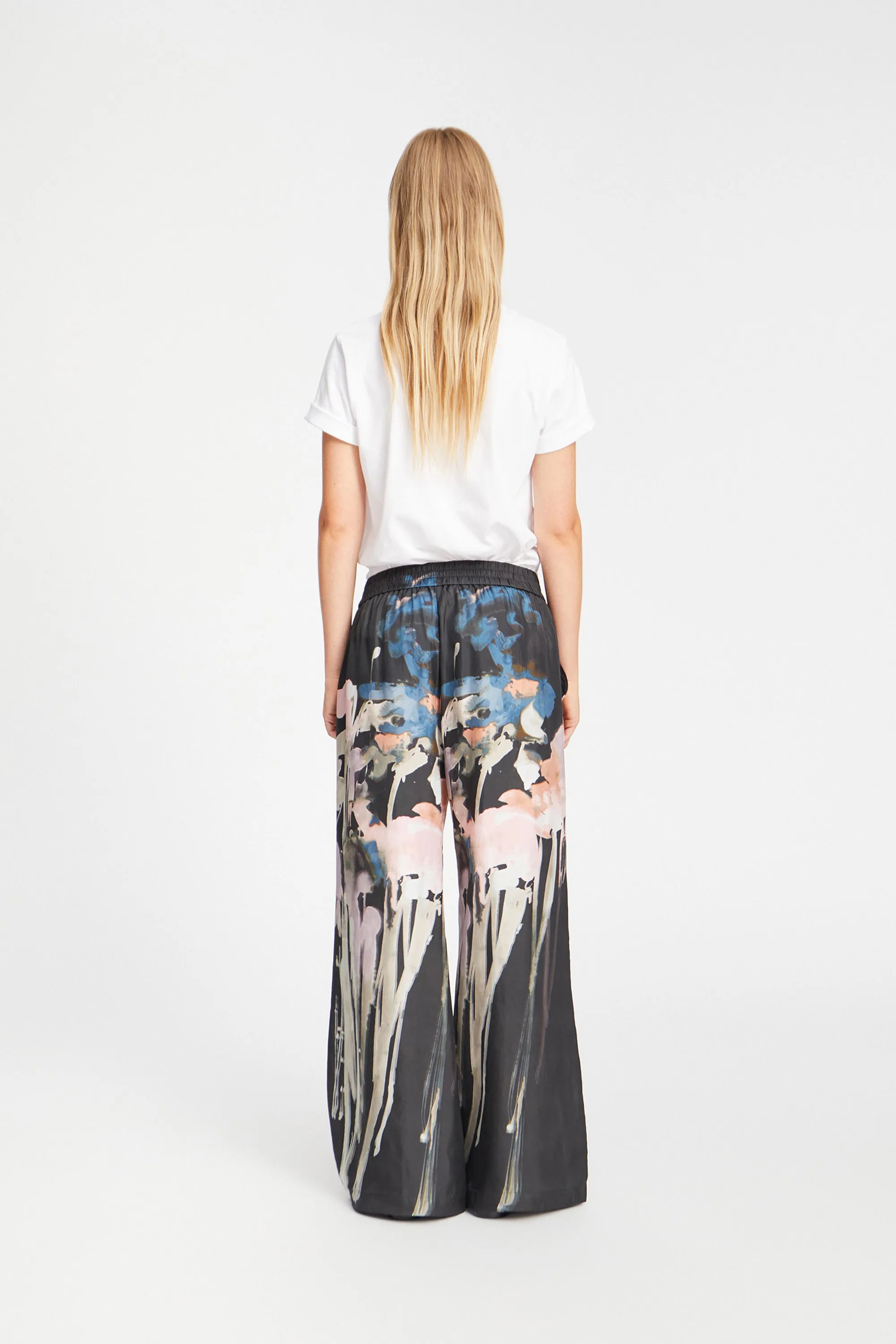 ARUM SILK - BLACK Munthe