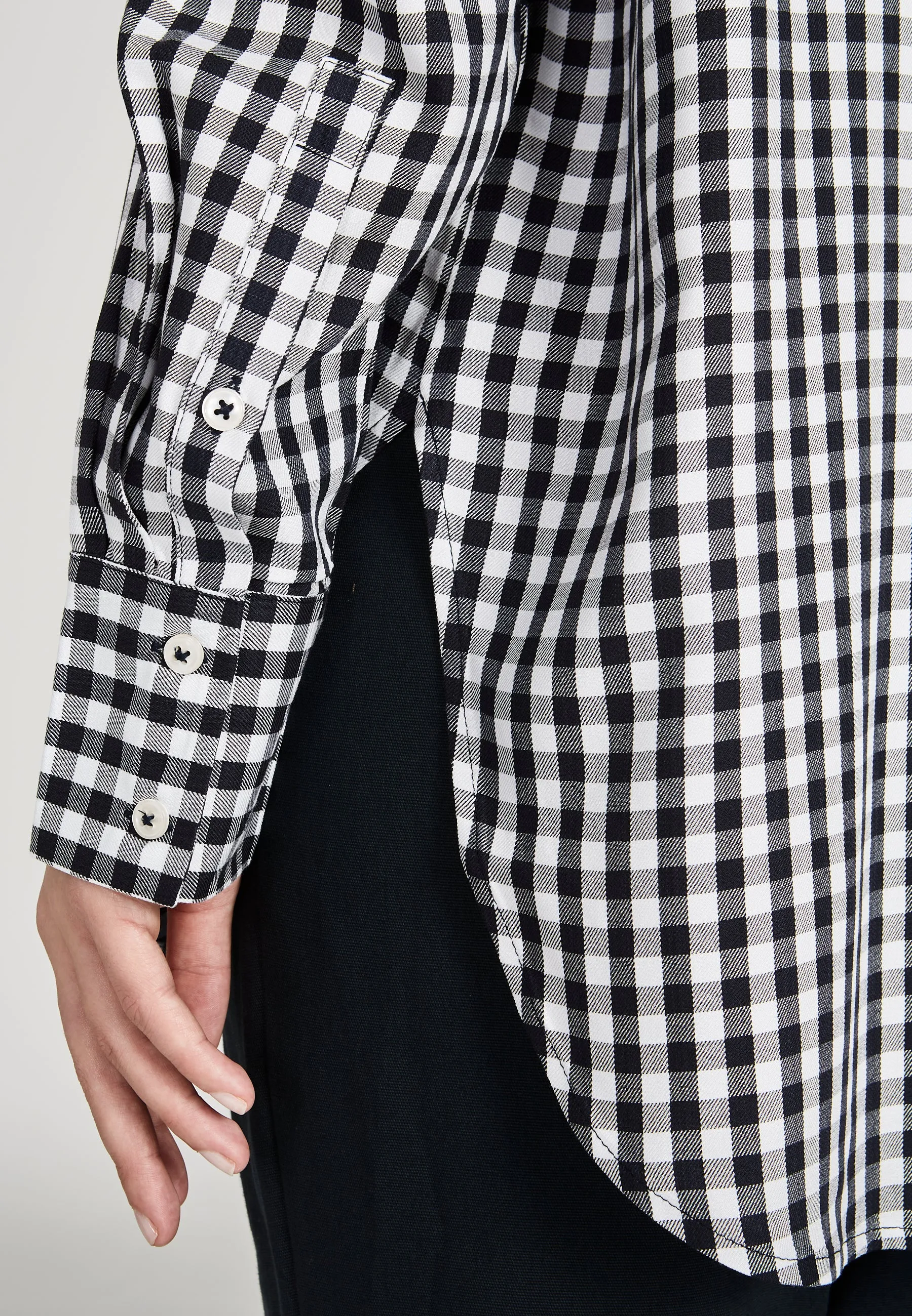 Blouse COSIMA from LENZING™ ECOVERO™ - Midnight Blue / White (Checked) Givn Berlin
