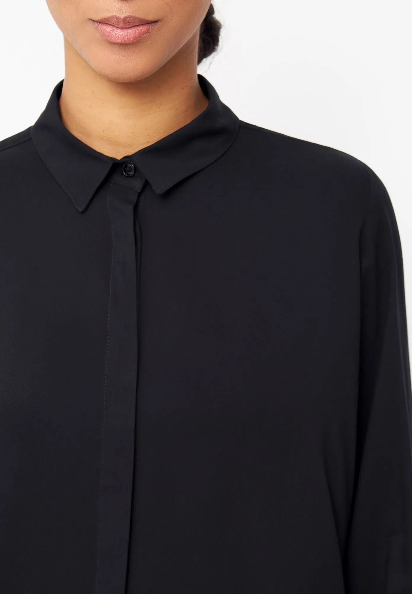 Blouse IVA from LENZING™ ECOVERO™ - Black Givn Berlin