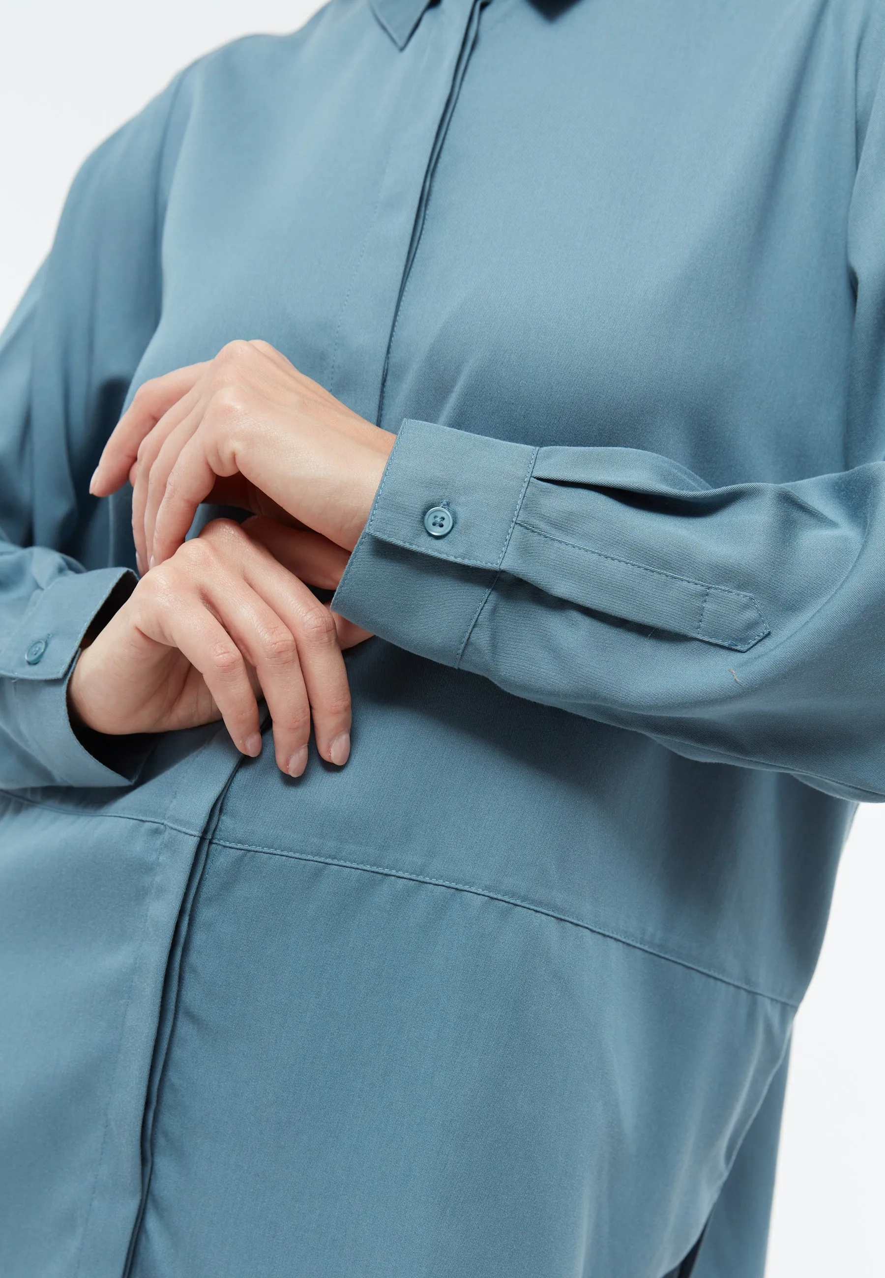 Blouse IVY in TENCEL™ REFIBRA™ Lyocell - Arctic Blue (Refibra) Givn Berlin