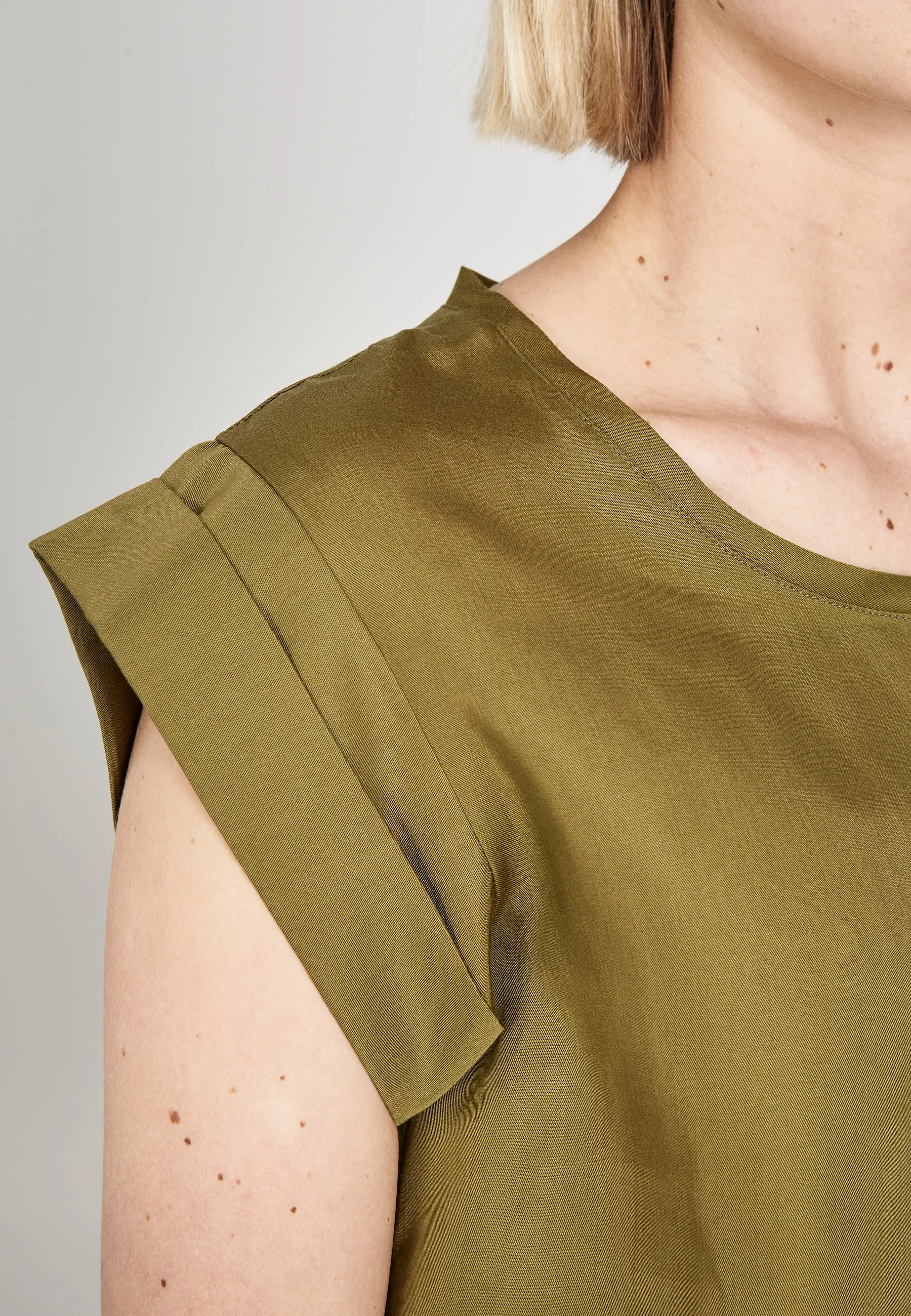 Blouse shirt CAPRI in TENCEL™ Lyocell - Olive Oil (Tencel) Givn Berlin