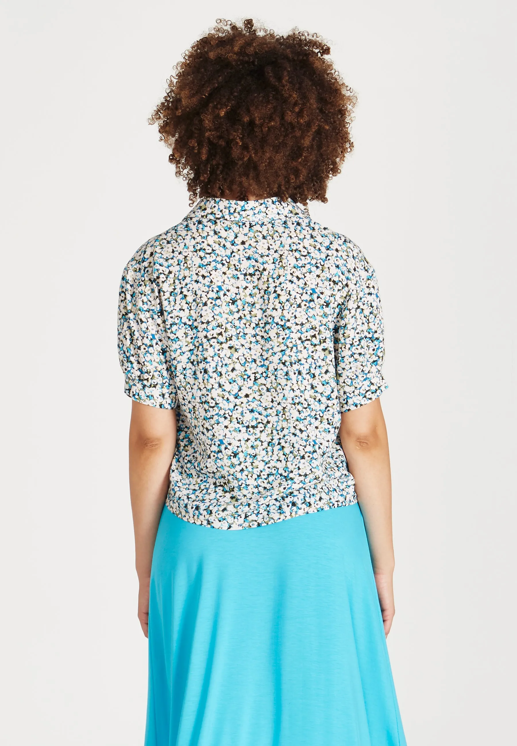 Blouse shirt MELANIE from LENZING™ ECOVERO™ - Blue / Green (Flowers) Givn Berlin