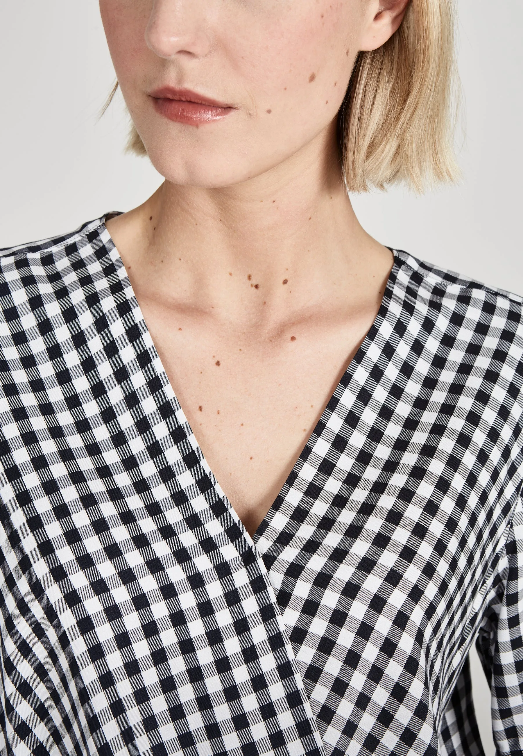 Blouse shirt MISHA from LENZING™ ECOVERO™ - Midnight Blue / White (Checked) Givn Berlin