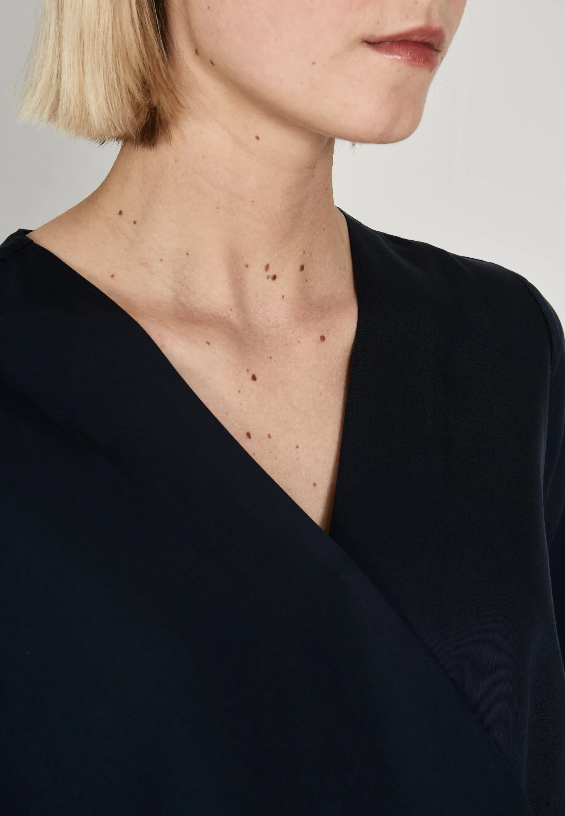 Blouse shirt MISHA from TENCEL™ Lyocell - Midnight Blue (Tencel) Givn Berlin
