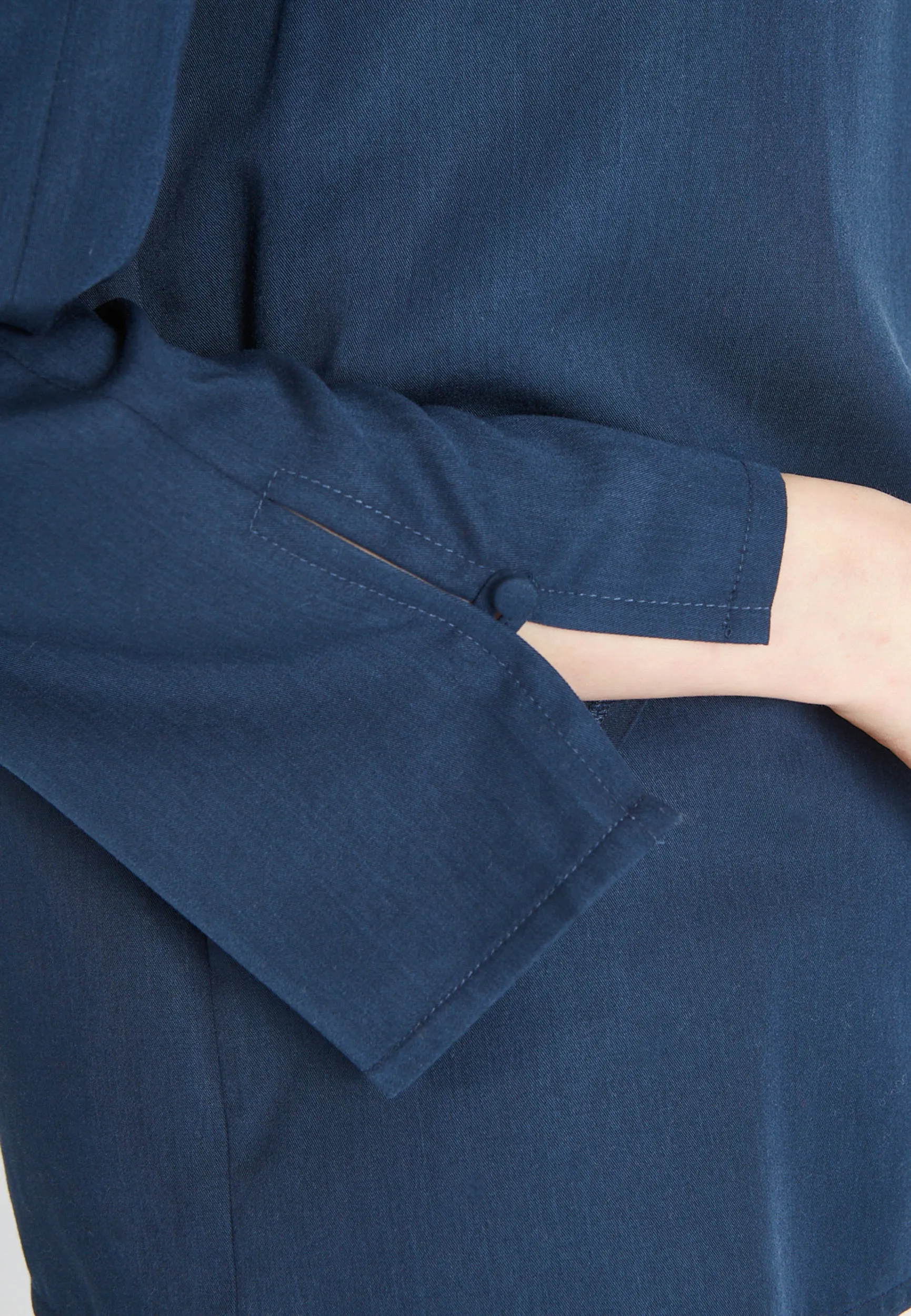 Blouse shirt PENELOPE in TENCEL™ REFIBRA™ Lyocell - Midnight Blue (Refibra) Givn Berlin