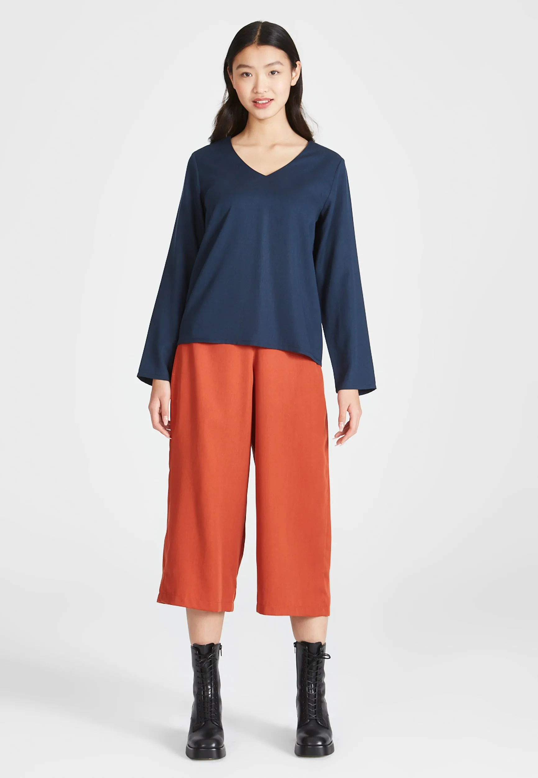 Blouse shirt ROSE in TENCEL™ REFIBRA™ Lyocell - Midnight Blue (Refibra) Givn Berlin