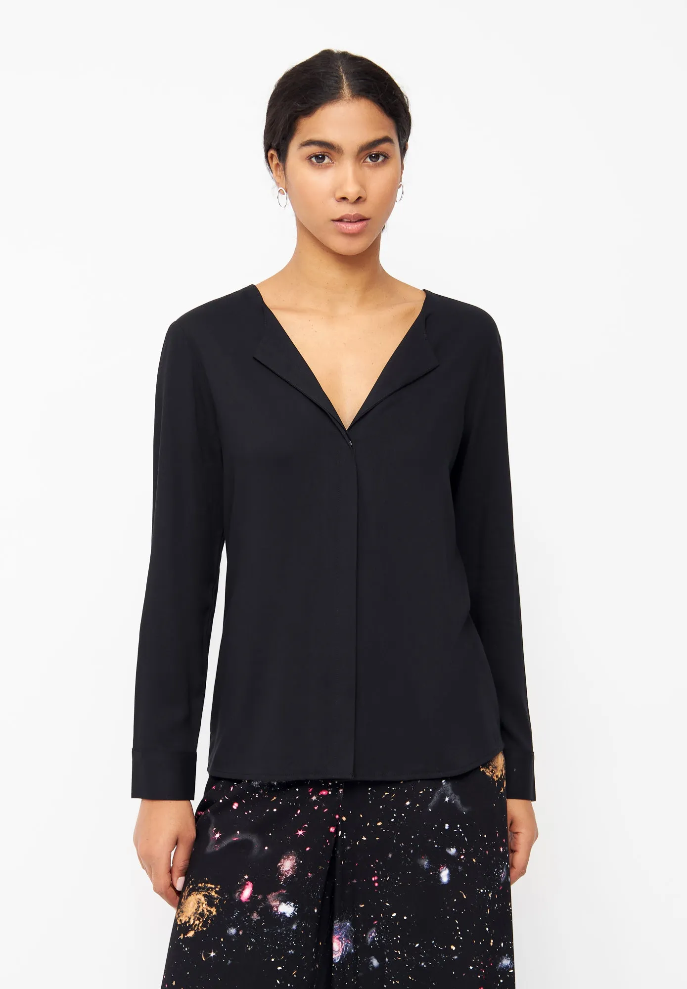 Blouse ZOE from LENZING™ ECOVERO™ - Black Givn Berlin
