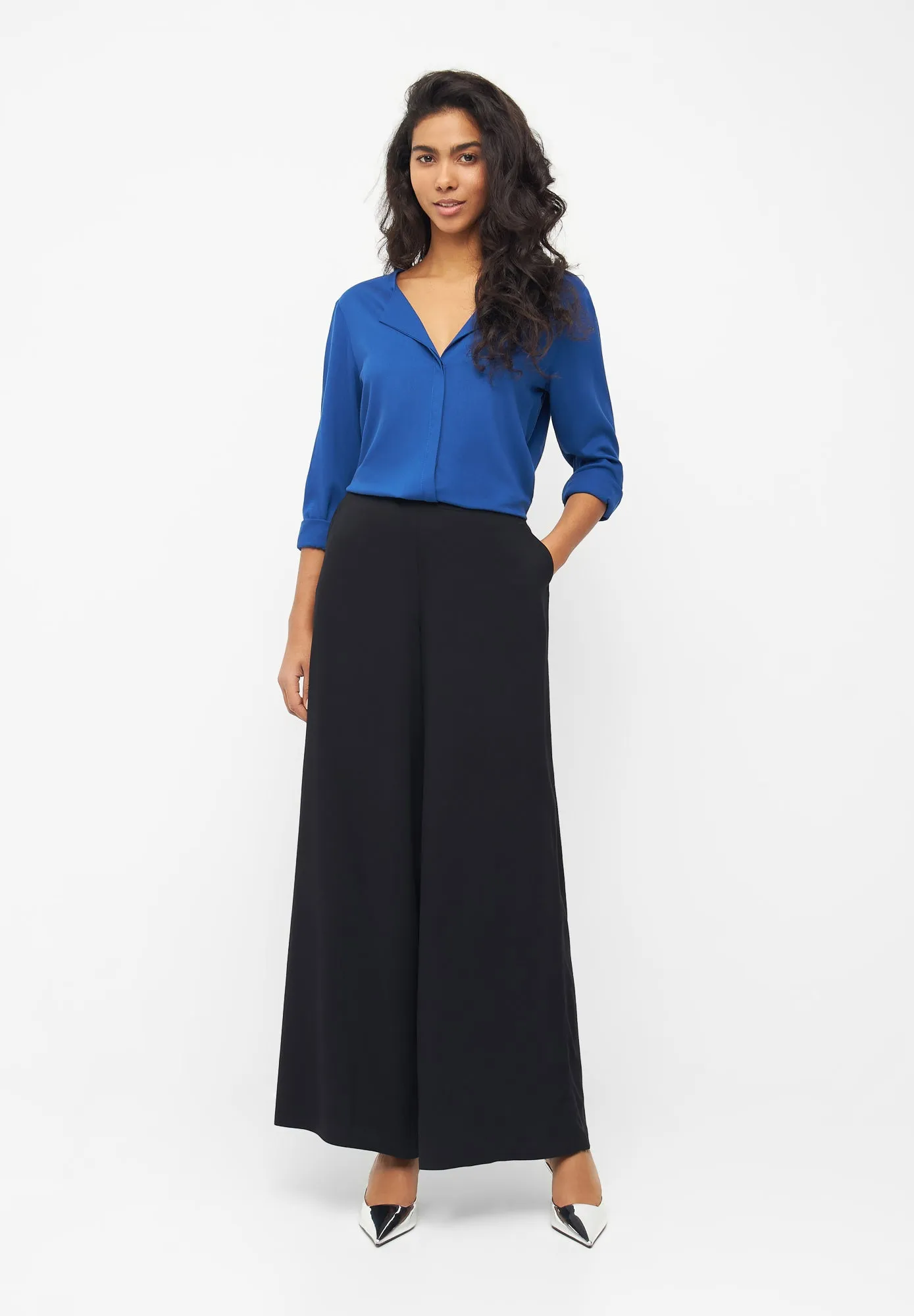 Blouse ZOE from LENZING™ ECOVERO™ - Deep Blue Givn Berlin