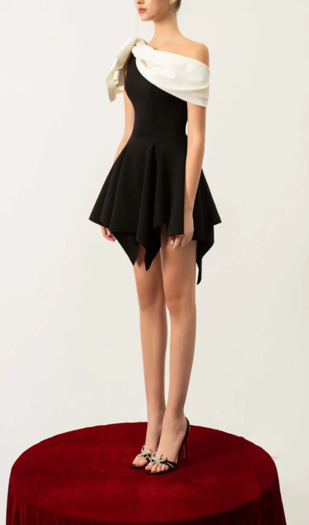 BOW ONE-SHOULDER MINI DRESS IN BLACK Gloria Lanvin