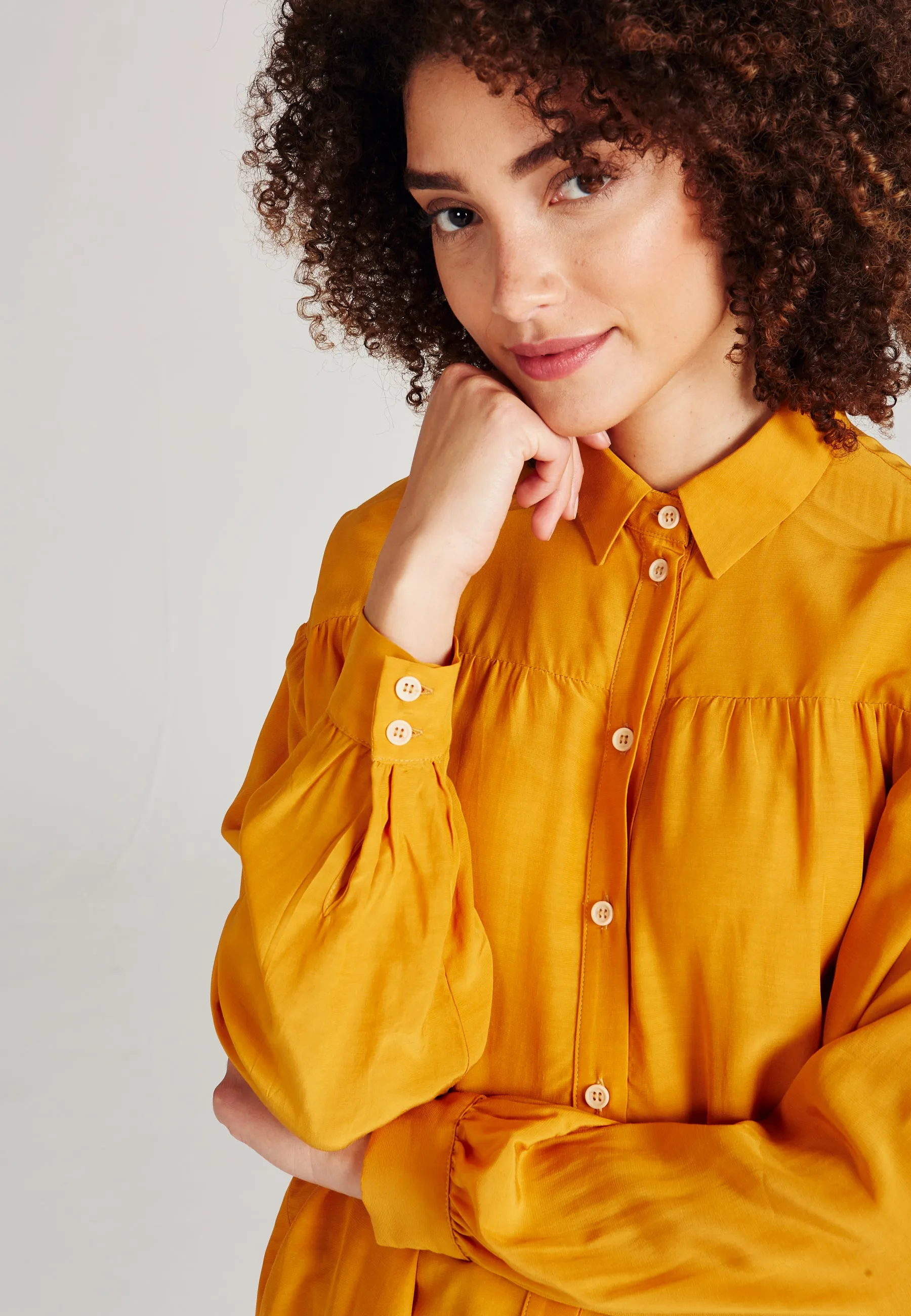 CHIARA blouse from LENZING™ ECOVERO™ - Pecan Givn Berlin