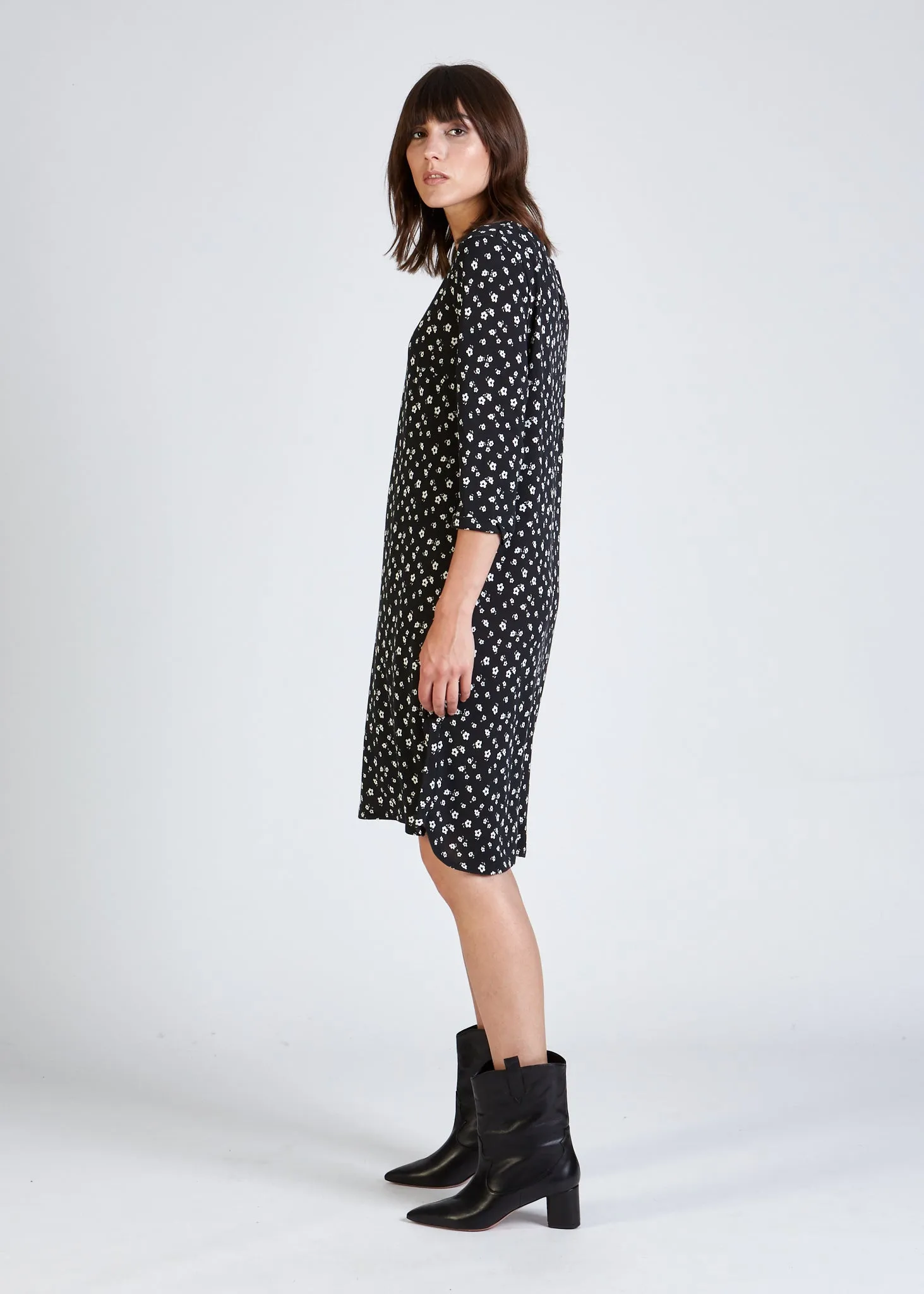Dress FREYA in TENCEL™ Lyocell - Black / White Flowers (Tencel) Givn Berlin