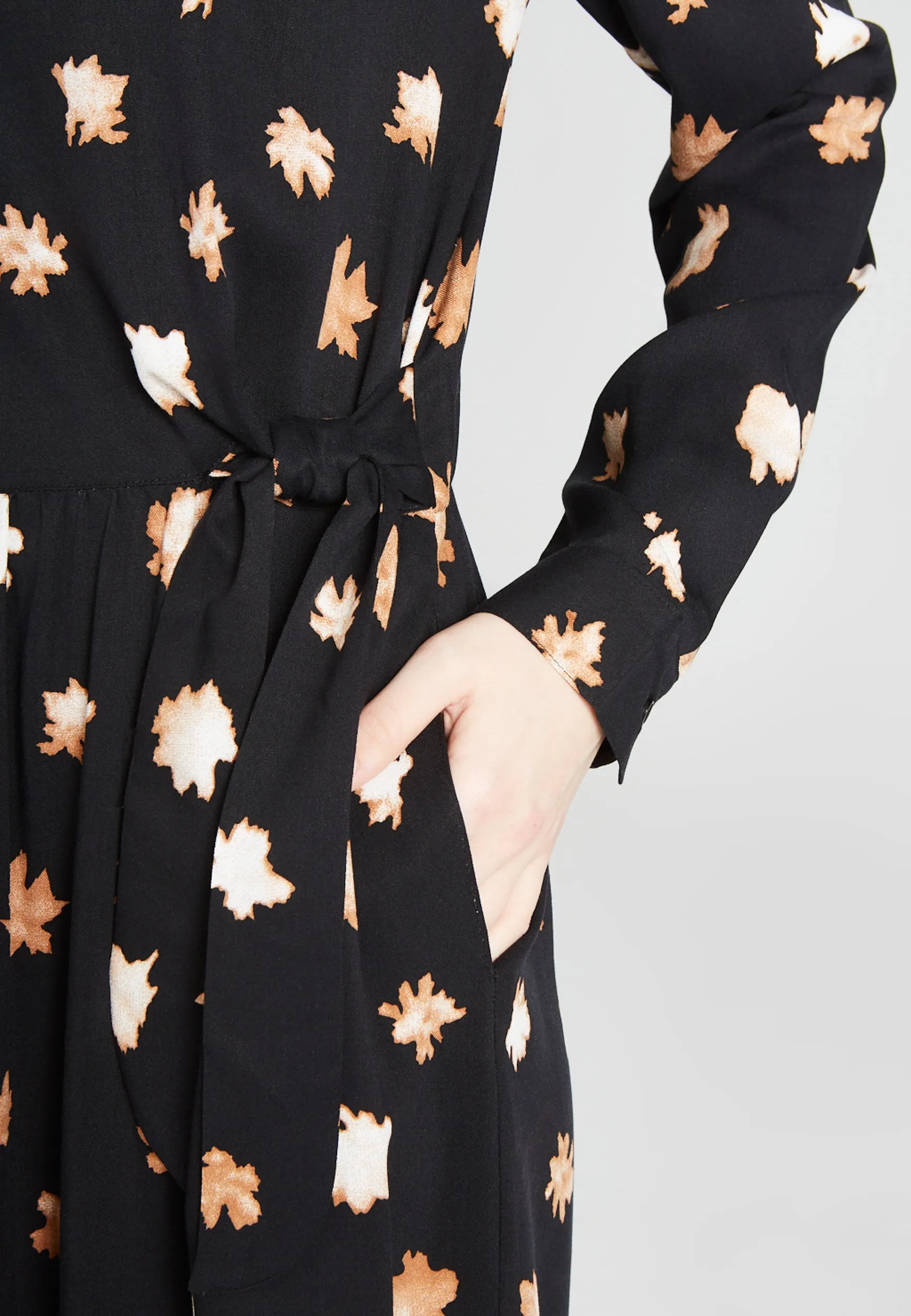 Dress INDIRA from LENZING™ ECOVERO™ - Black / Caramel Brown (Flowers) Givn Berlin