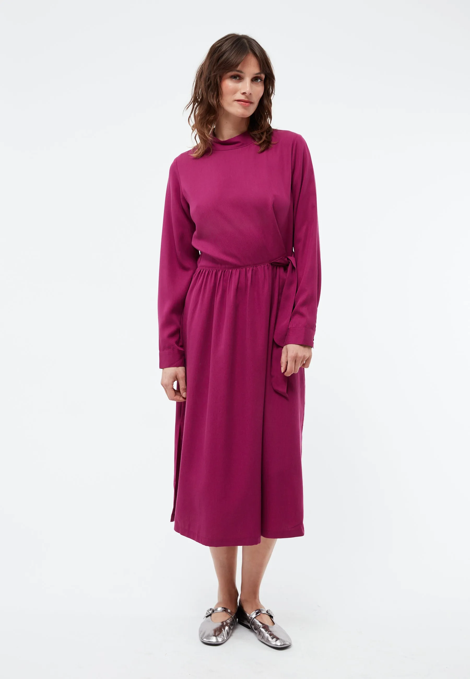 Dress INDIRA in TENCEL™ REFIBRA™ Lyocell - Dark Pink (Refibra) Givn Berlin