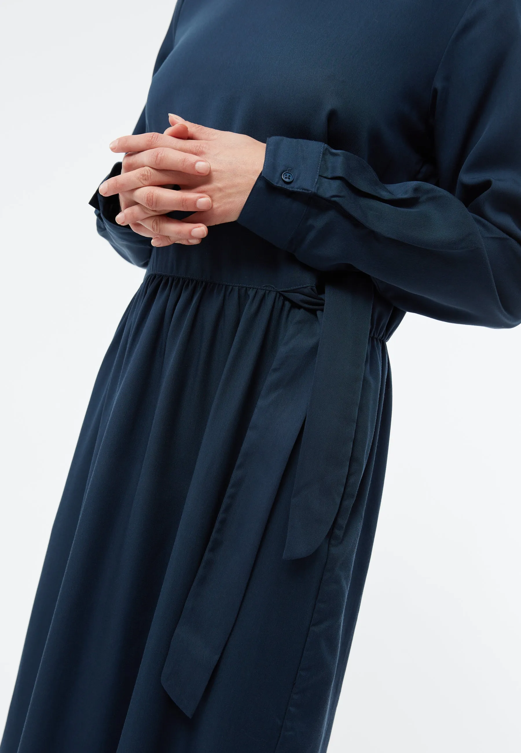 Dress INDIRA in TENCEL™ REFIBRA™ Lyocell - Midnight Blue (Refibra) Givn Berlin