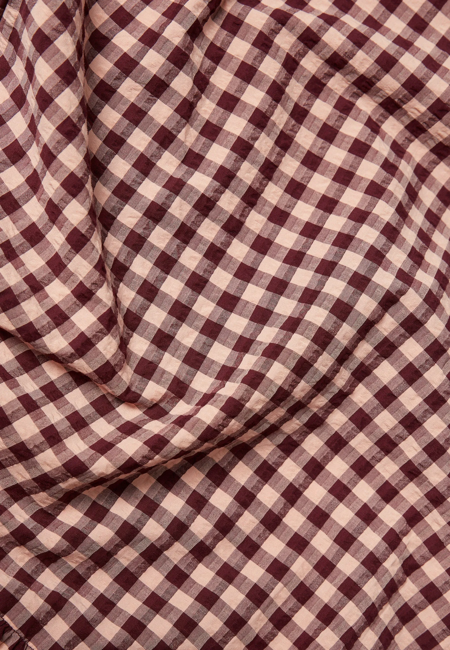 GBBRITNEY strap dress made of organic cotton seersucker - Light Apricot / Burgundy (Structure) Givn Berlin