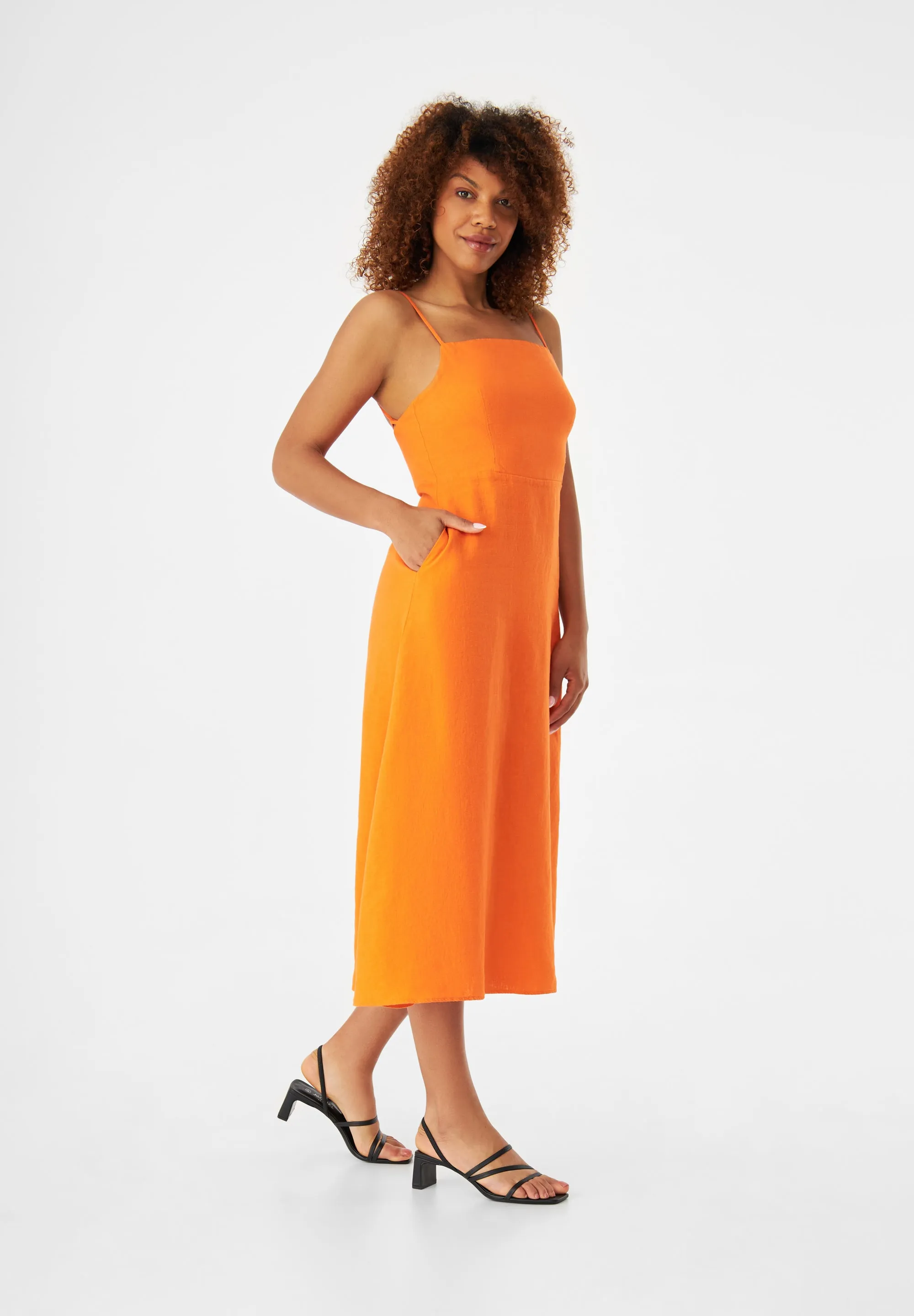 GBGIANA slim fit linen dress with back detail - Mandarine (Linen) Givn Berlin