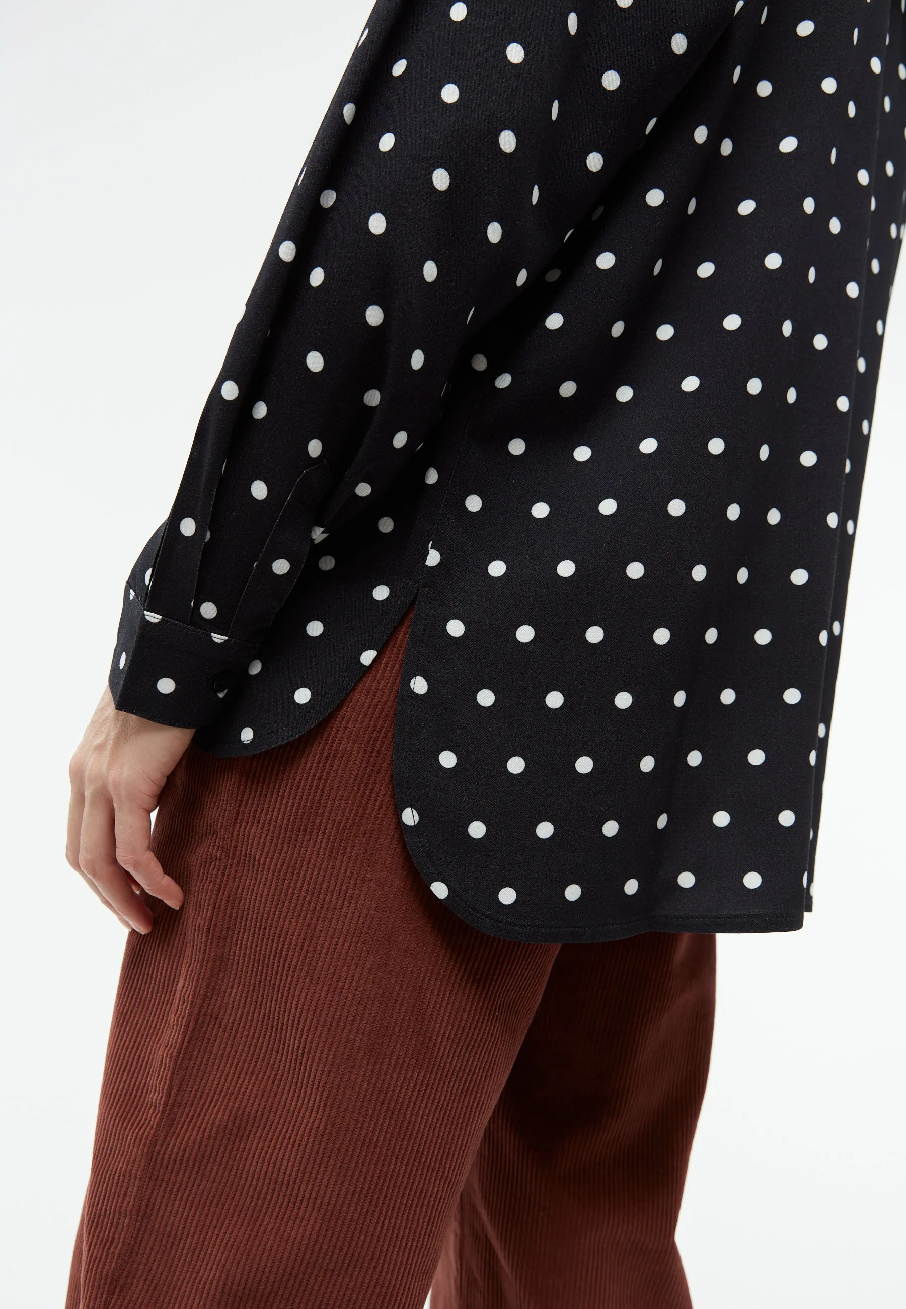 GBIVA blouse from LENZING™ ECOVERO™ with stand-up collar - Black / White (Polkadots) Givn Berlin