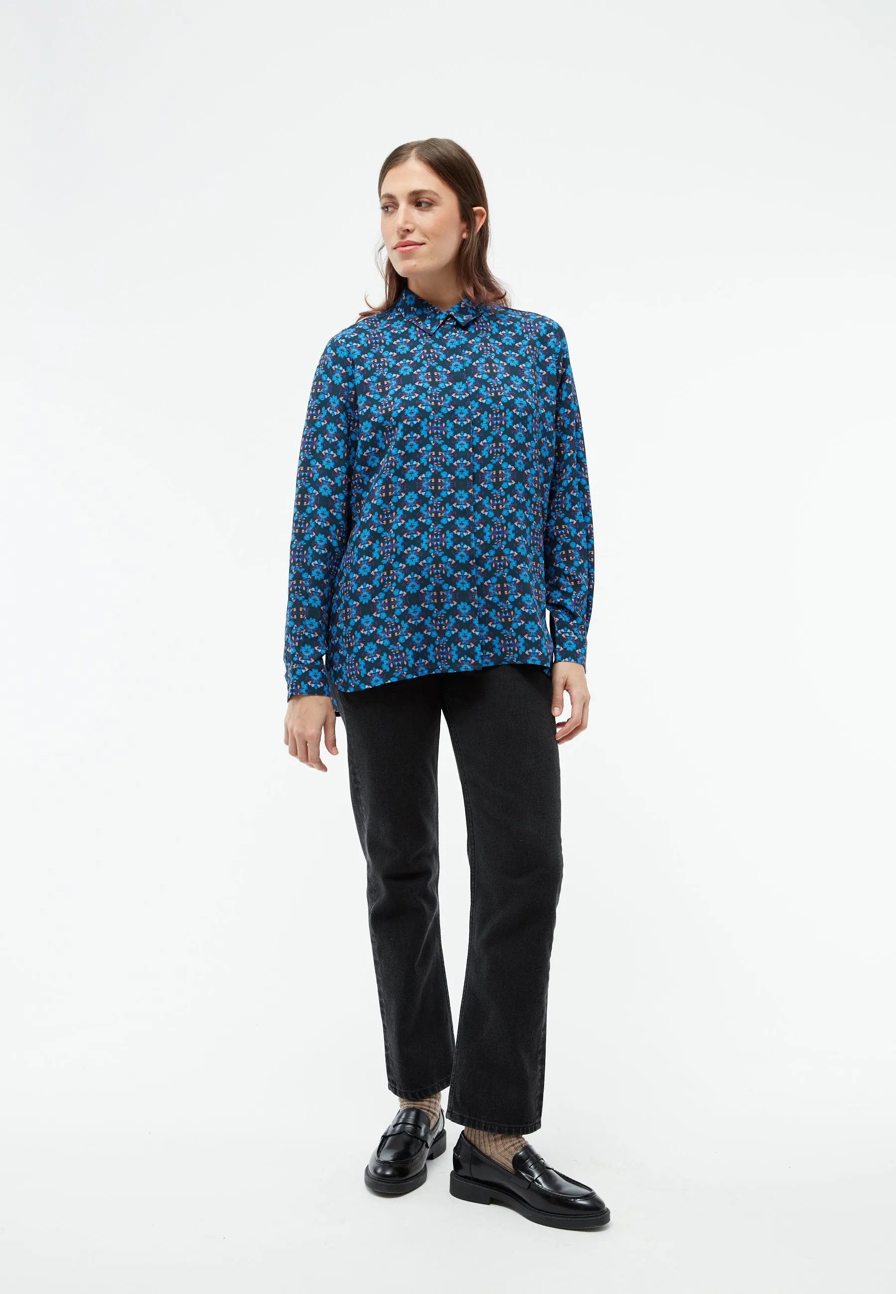 GBIVA blouse from LENZING™ ECOVERO™ with stand-up collar - Blue / Light Pink Givn Berlin