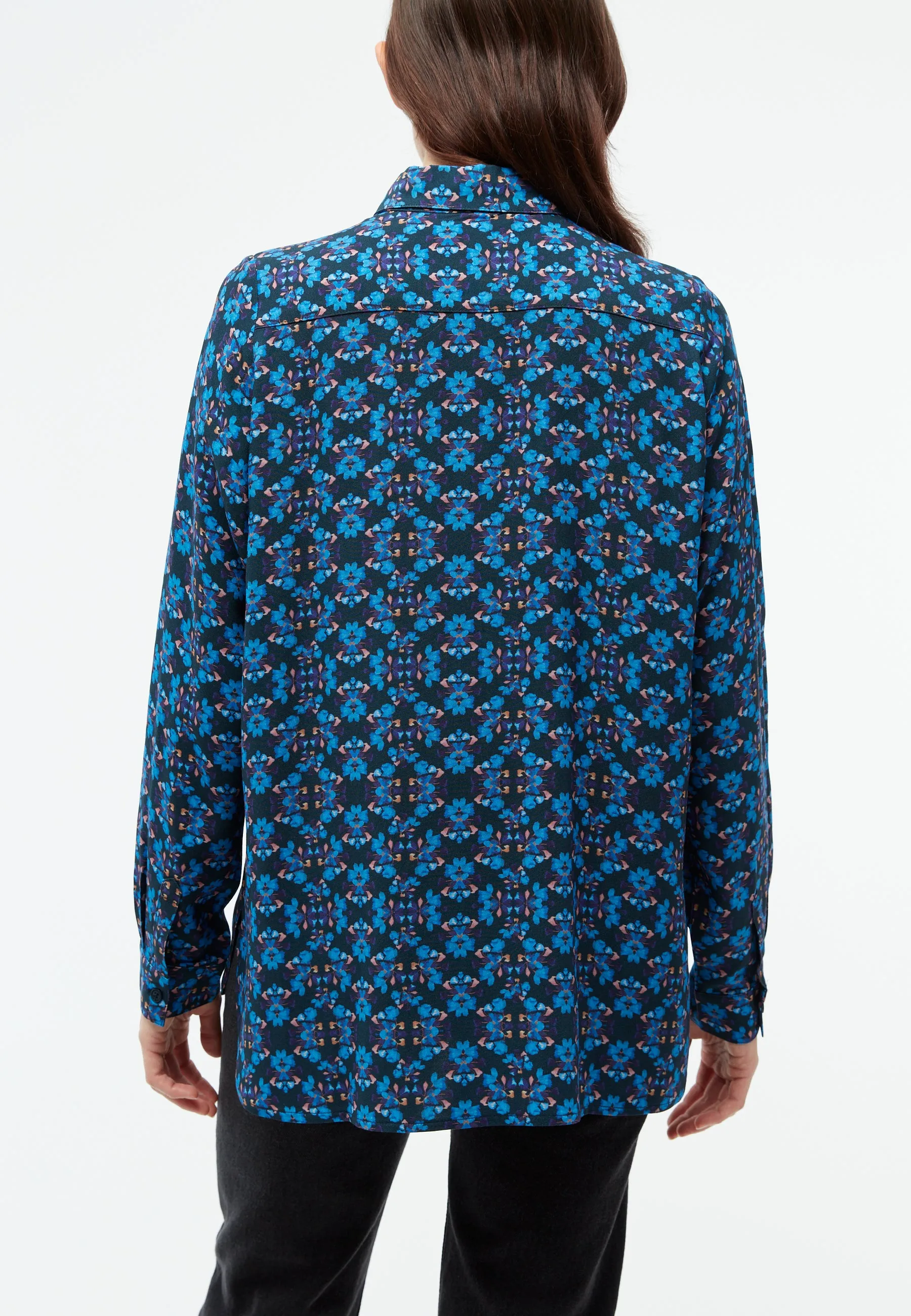 GBIVA blouse from LENZING™ ECOVERO™ with stand-up collar - Blue / Light Pink Givn Berlin