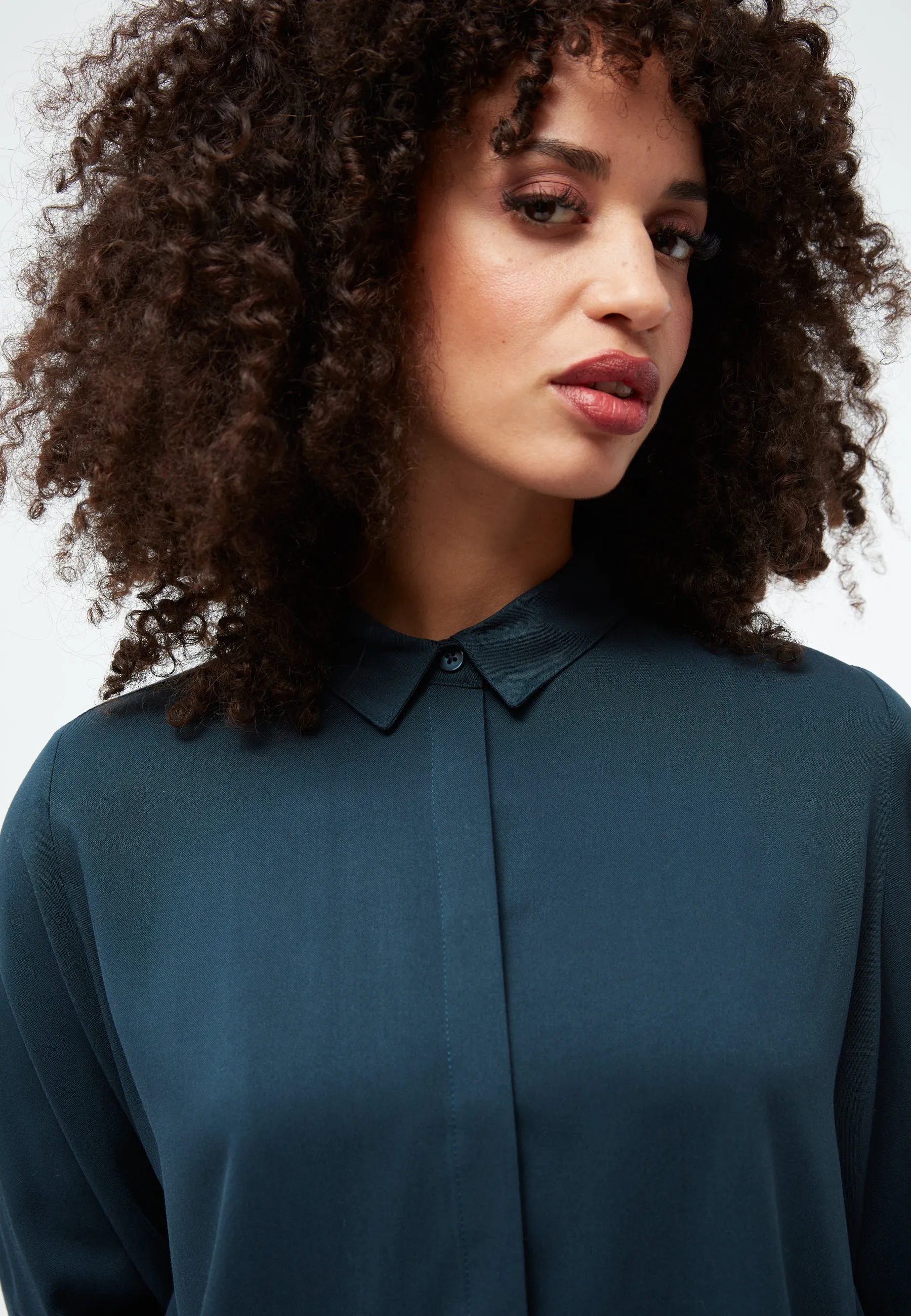 GBIVA blouse from LENZING™ ECOVERO™ with stand-up collar - Midnight Blue Givn Berlin