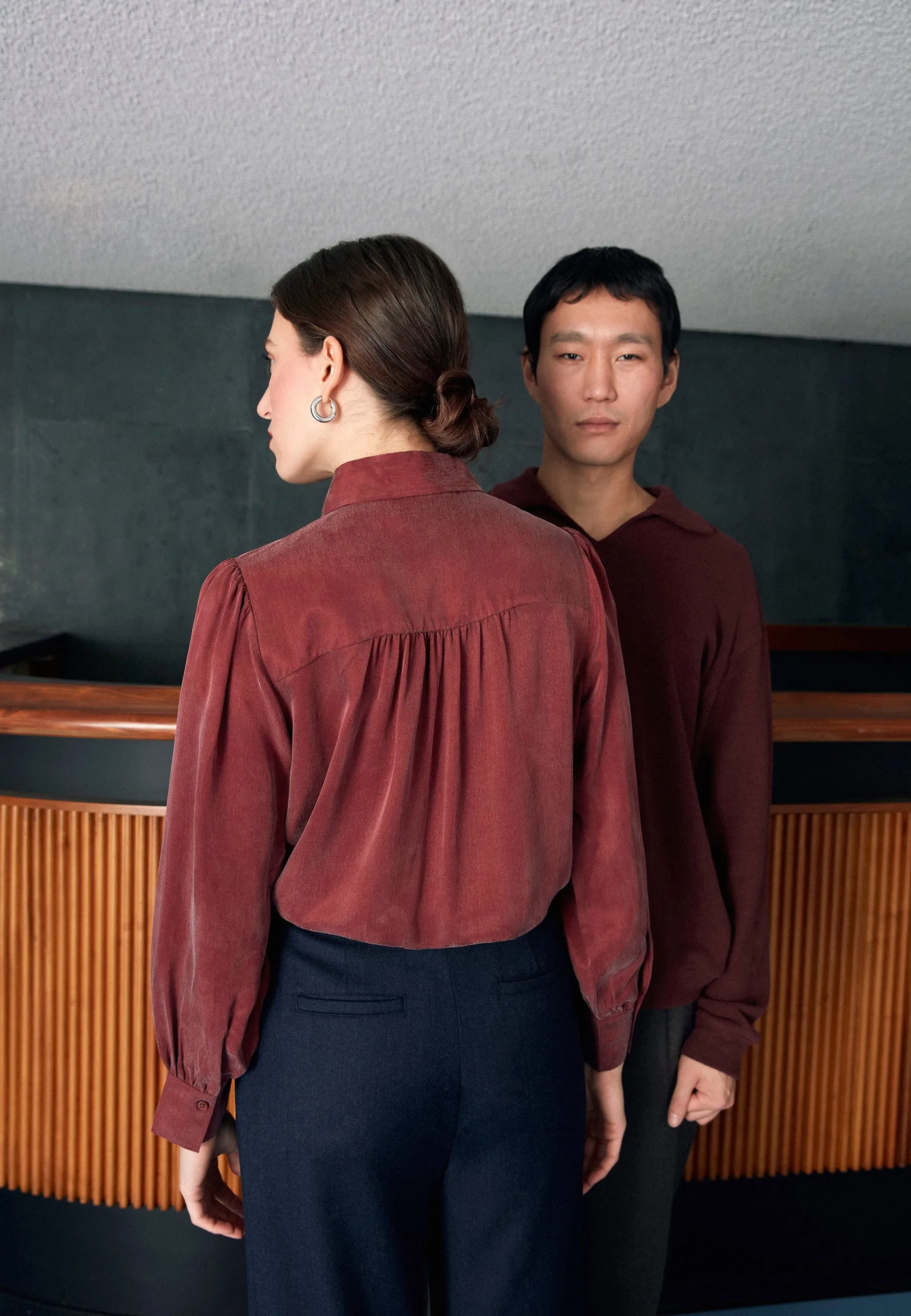 GBKASIA blouse in cupro (Bemberg™) with puff sleeves - cranberry Givn Berlin