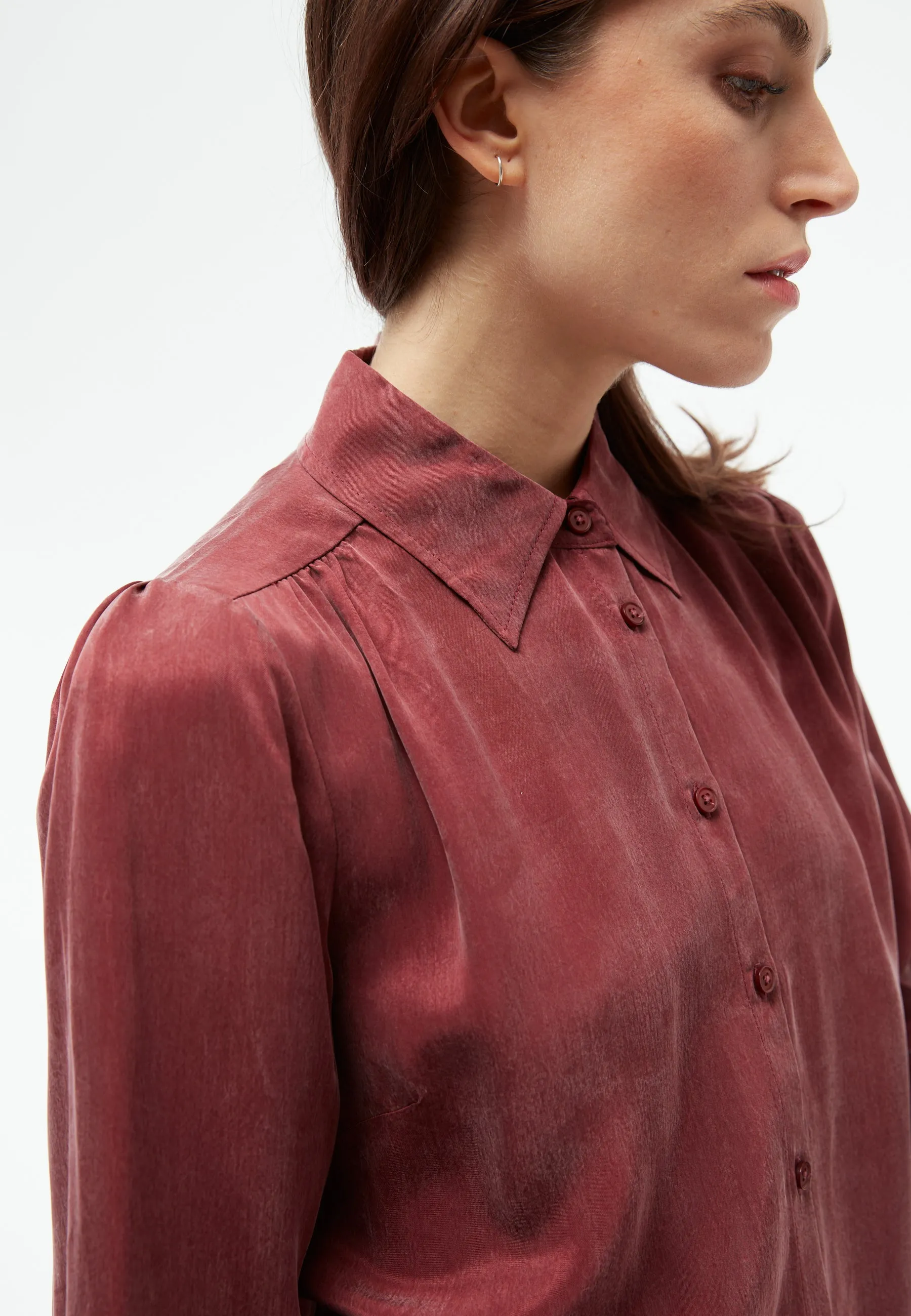 GBKASIA blouse in cupro (Bemberg™) with puff sleeves - cranberry Givn Berlin
