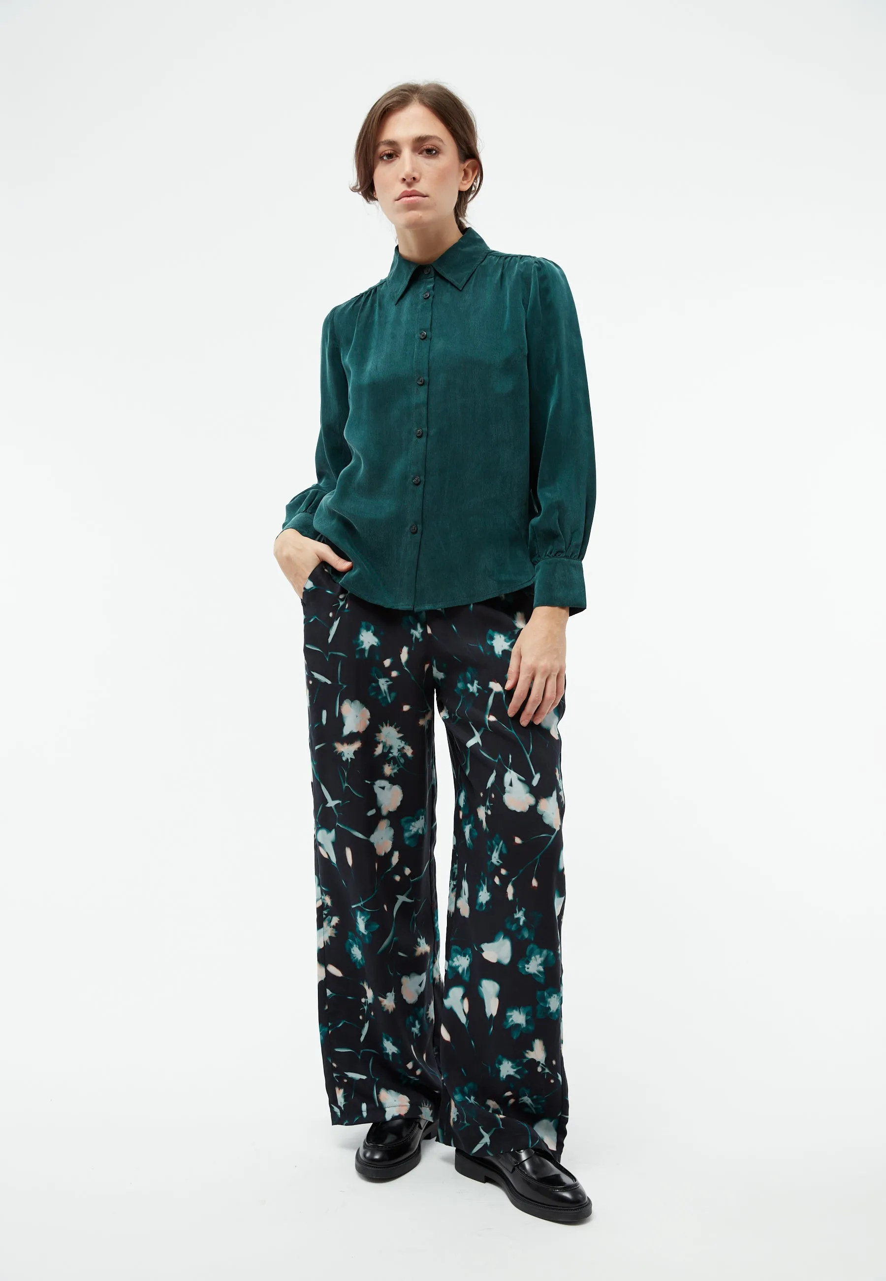 GBKASIA blouse in cupro (Bemberg™) with puff sleeves - Dark Teal Givn Berlin