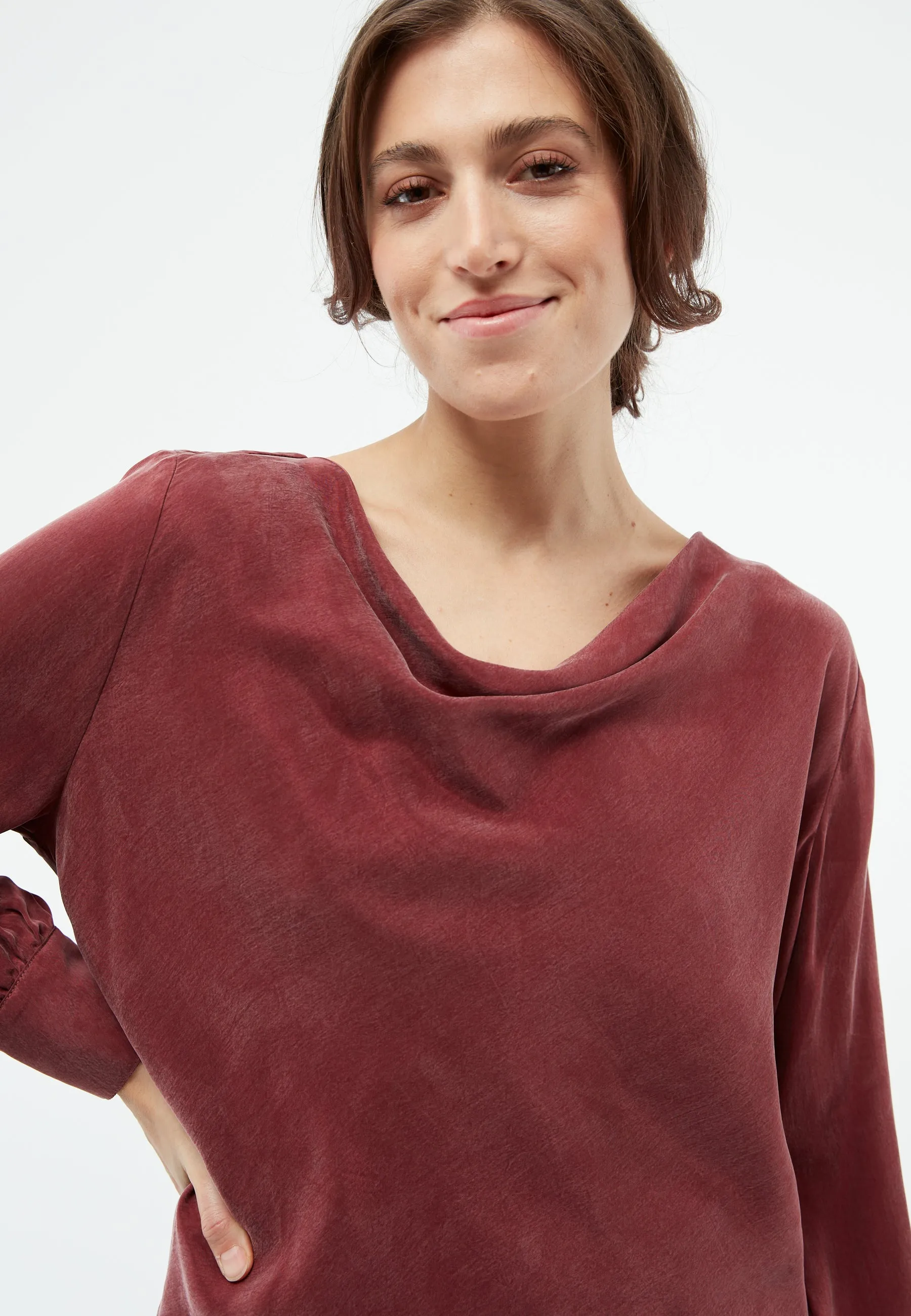 GBSHIRIN blouse made of cupro (Bemberg™) with a waterfall neckline - cranberry Givn Berlin