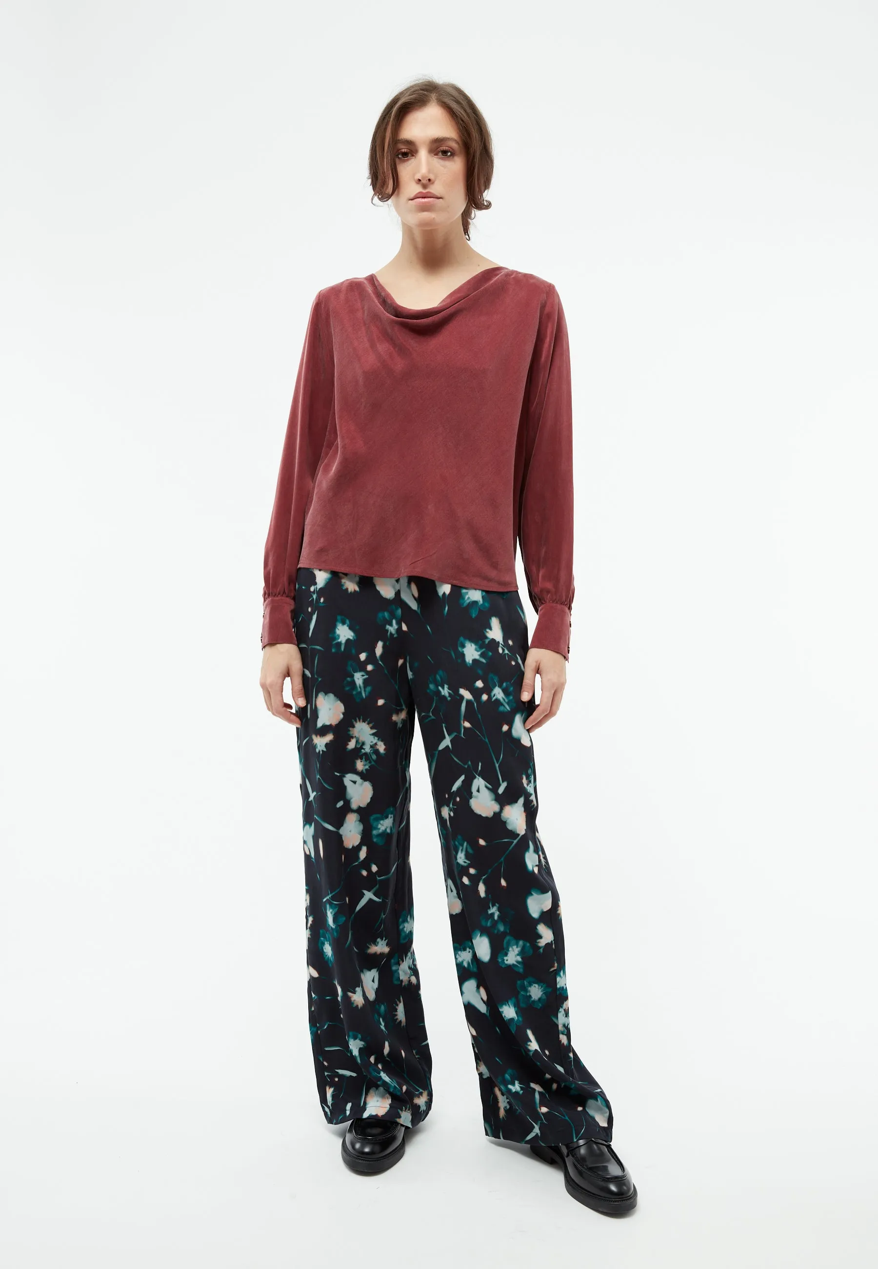 GBSHIRIN blouse made of cupro (Bemberg™) with a waterfall neckline - cranberry Givn Berlin