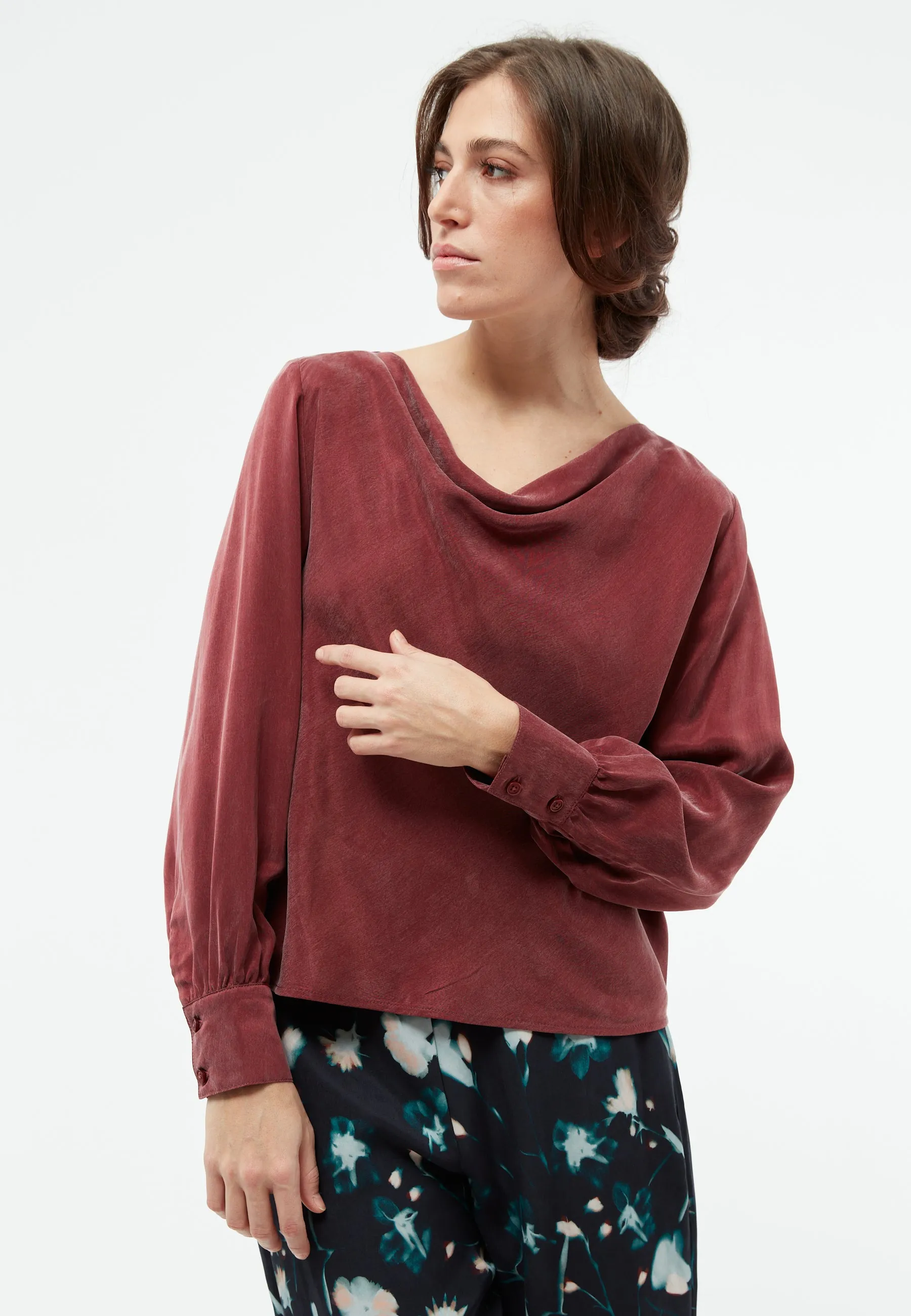 GBSHIRIN blouse made of cupro (Bemberg™) with a waterfall neckline - cranberry Givn Berlin