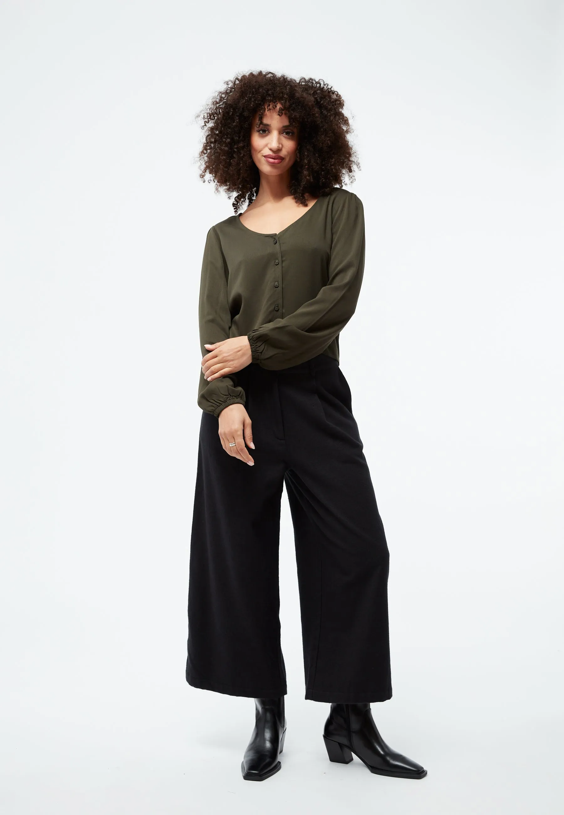 GBTIARA blouse from LENZING™ ECOVERO™ - Dark Olive Givn Berlin