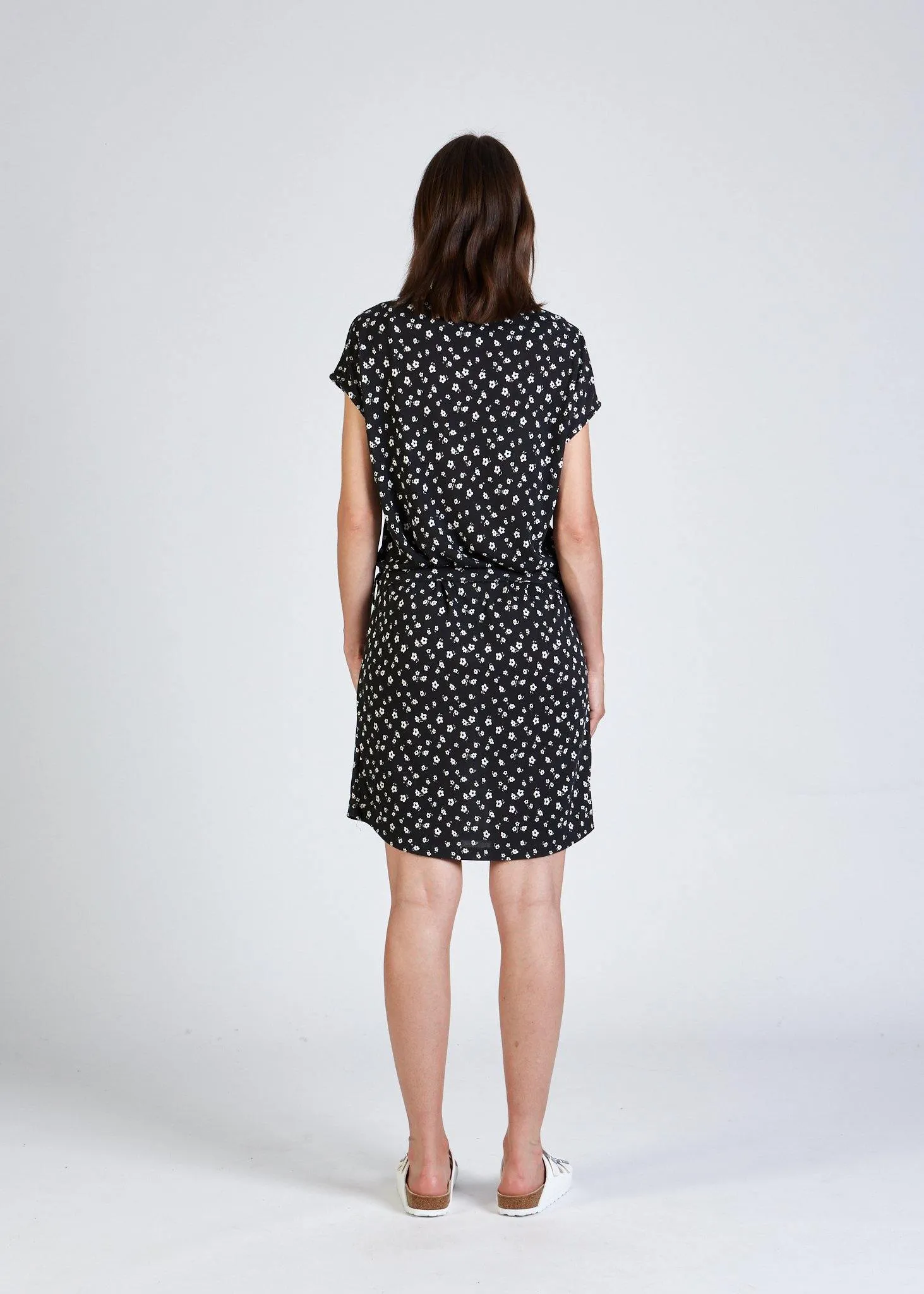 LAURA dress in TENCEL Lyocell - Black / White Flowers (Tencel) Givn Berlin