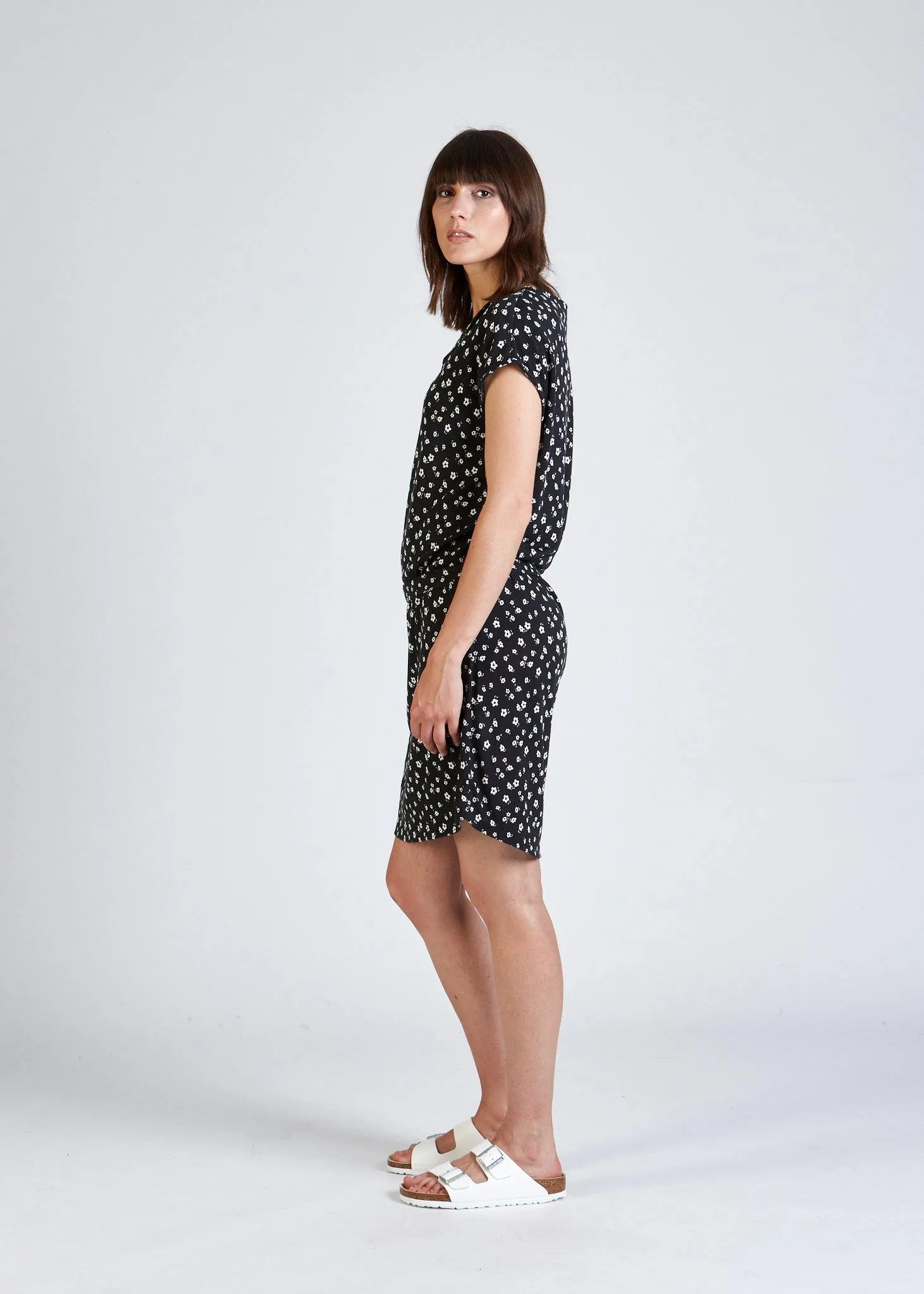 LAURA dress in TENCEL Lyocell - Black / White Flowers (Tencel) Givn Berlin