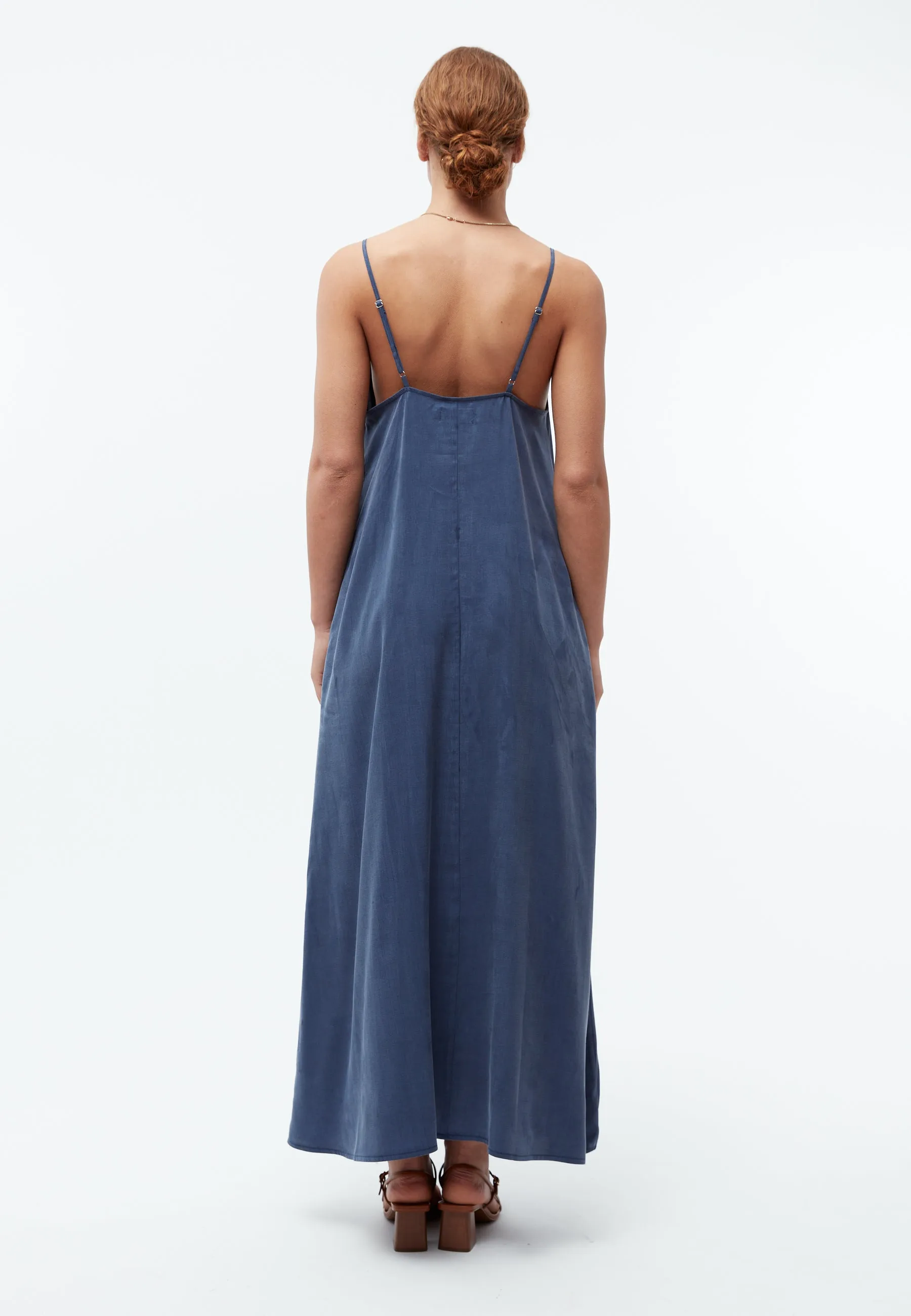 Maxi dress GBROXIE made from TENCEL™ with peach effect - Nightshade Blue Givn Berlin