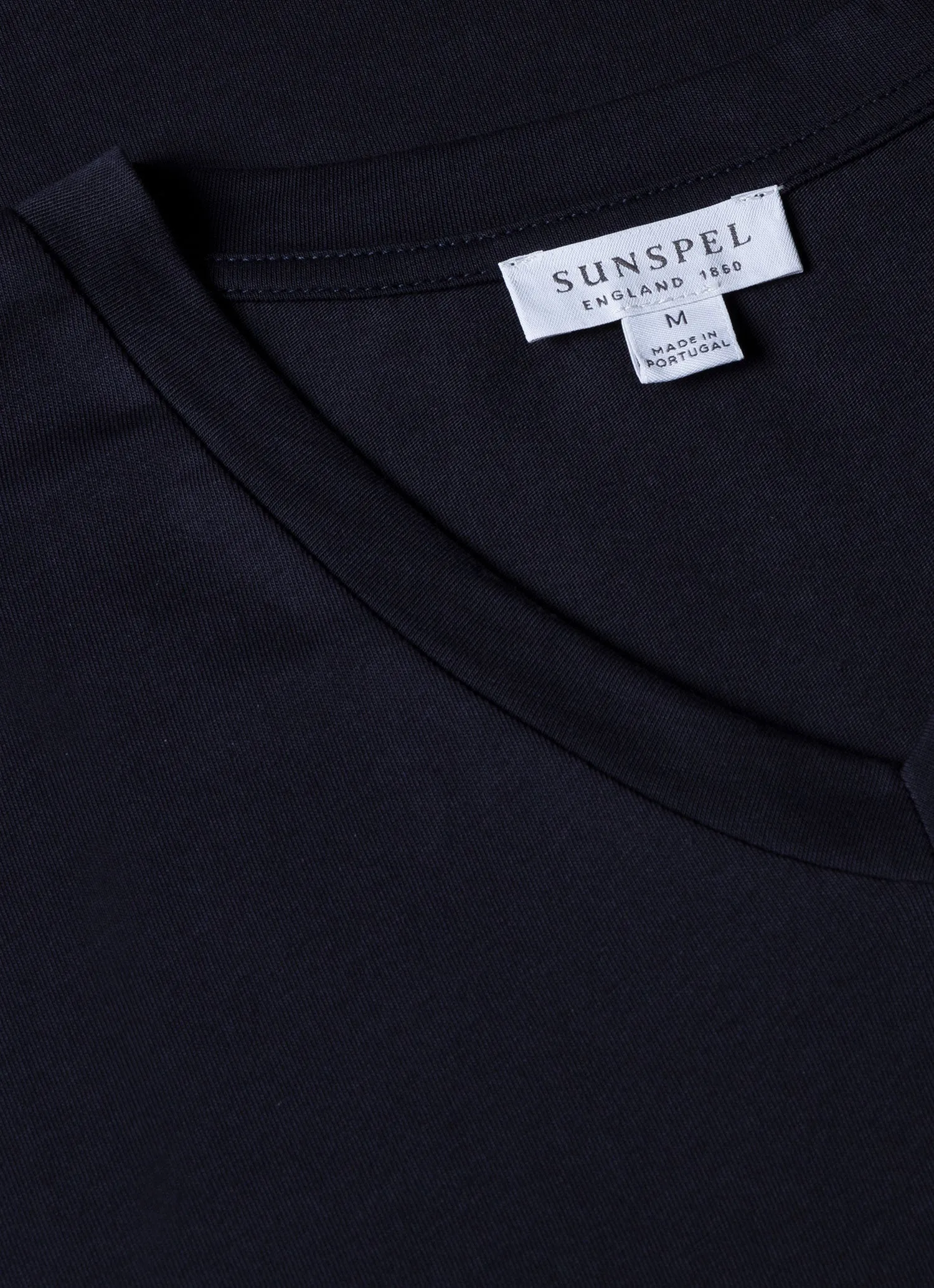 Men's Riviera V-neck T-shirt in Navy Sunspel