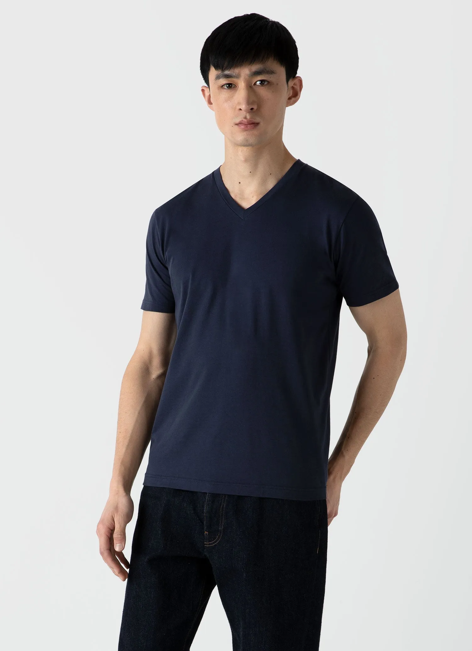 Men's Riviera V-neck T-shirt in Navy Sunspel