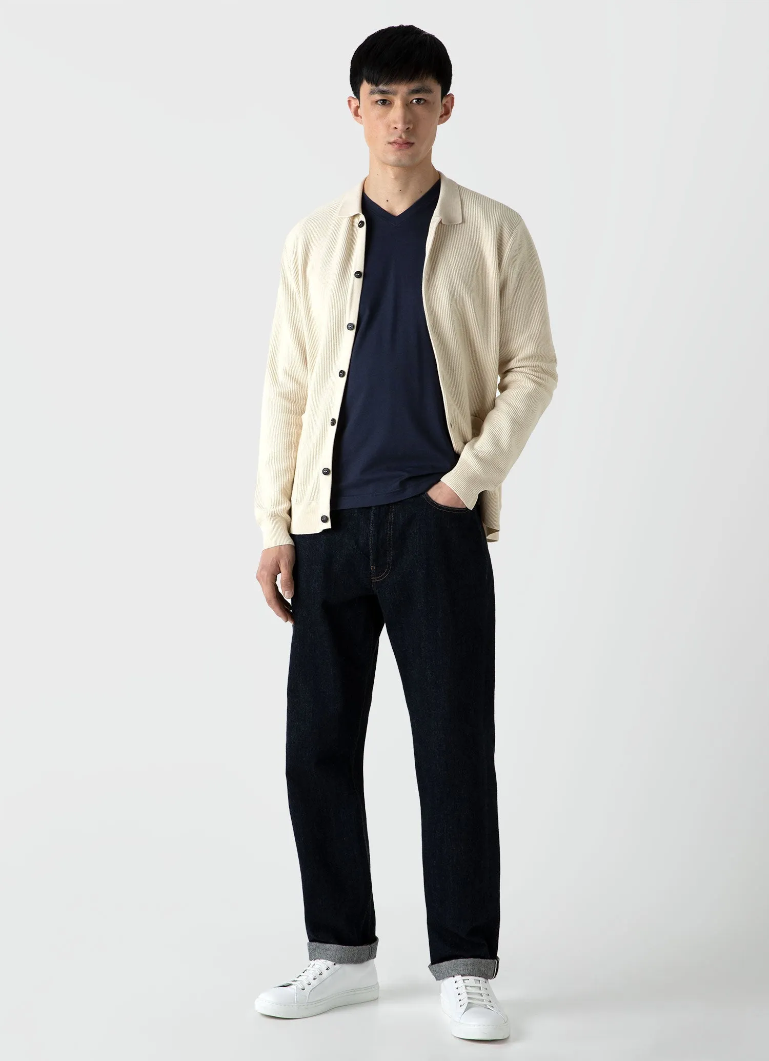 Men's Riviera V-neck T-shirt in Navy Sunspel