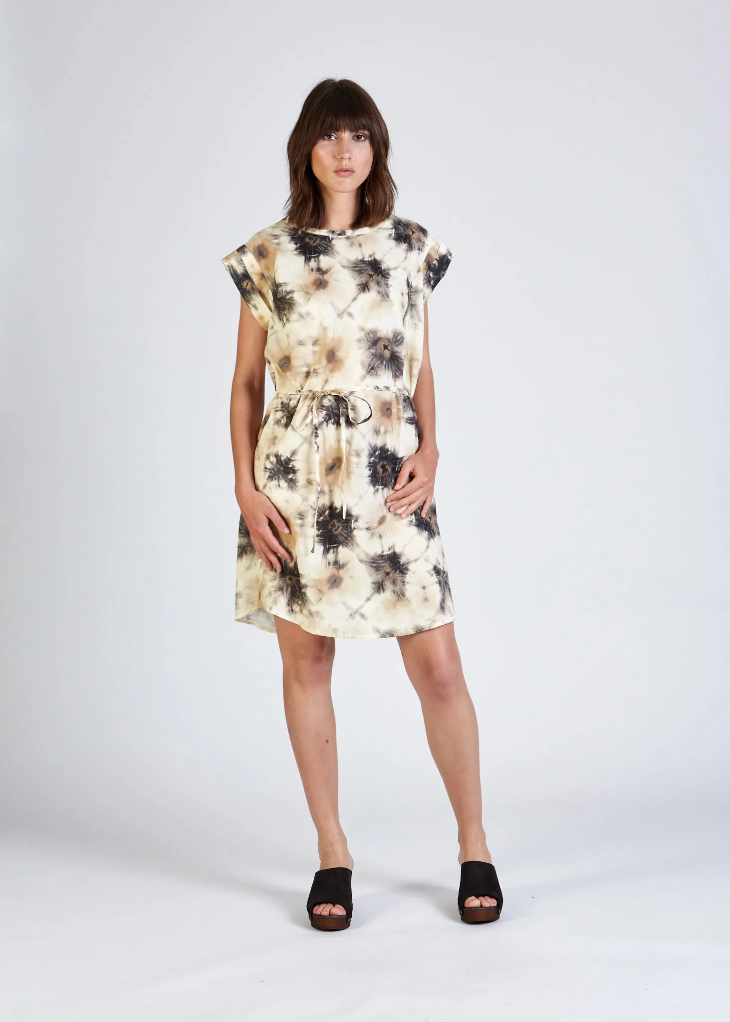 Organic Cotton T-Shirt Dress NARA - Beige / Black (Batik) Givn Berlin