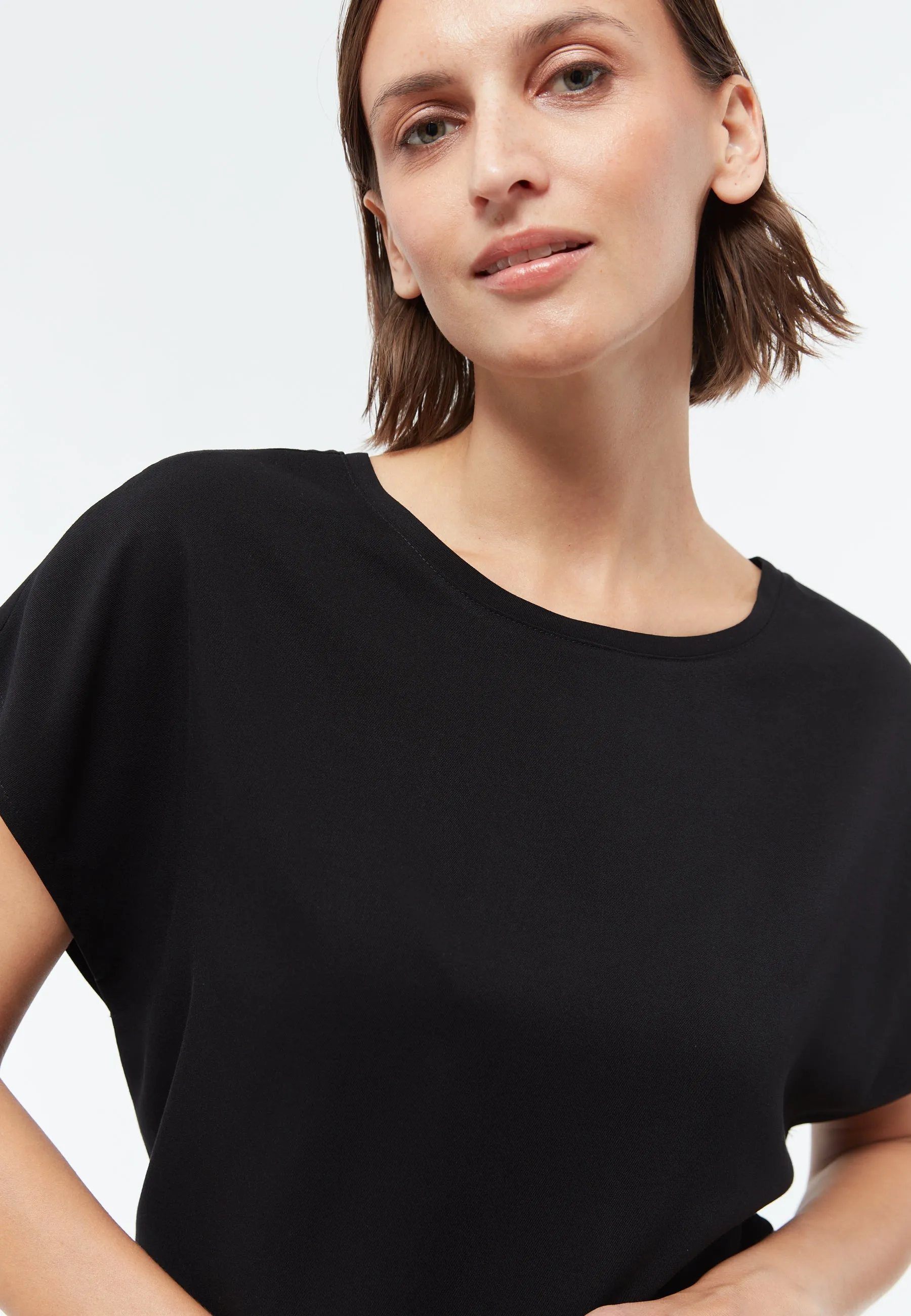 Short sleeve blouse GBFENNA from LENZING™ ECOVERO™ - Black Givn Berlin