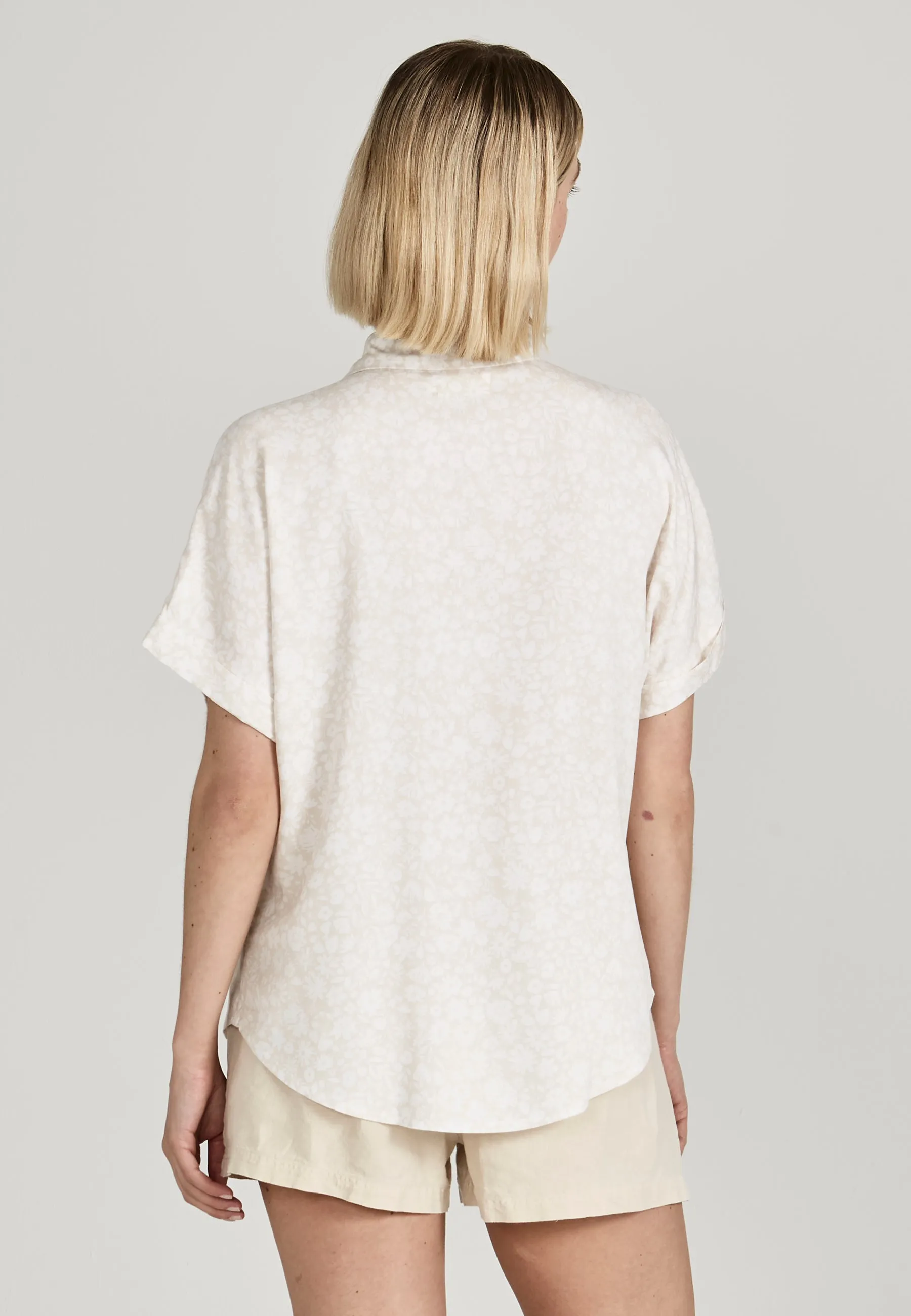 Short sleeve blouse SARAH from LENZING™ ECOVERO™ - Clay / White (Flowers) Givn Berlin