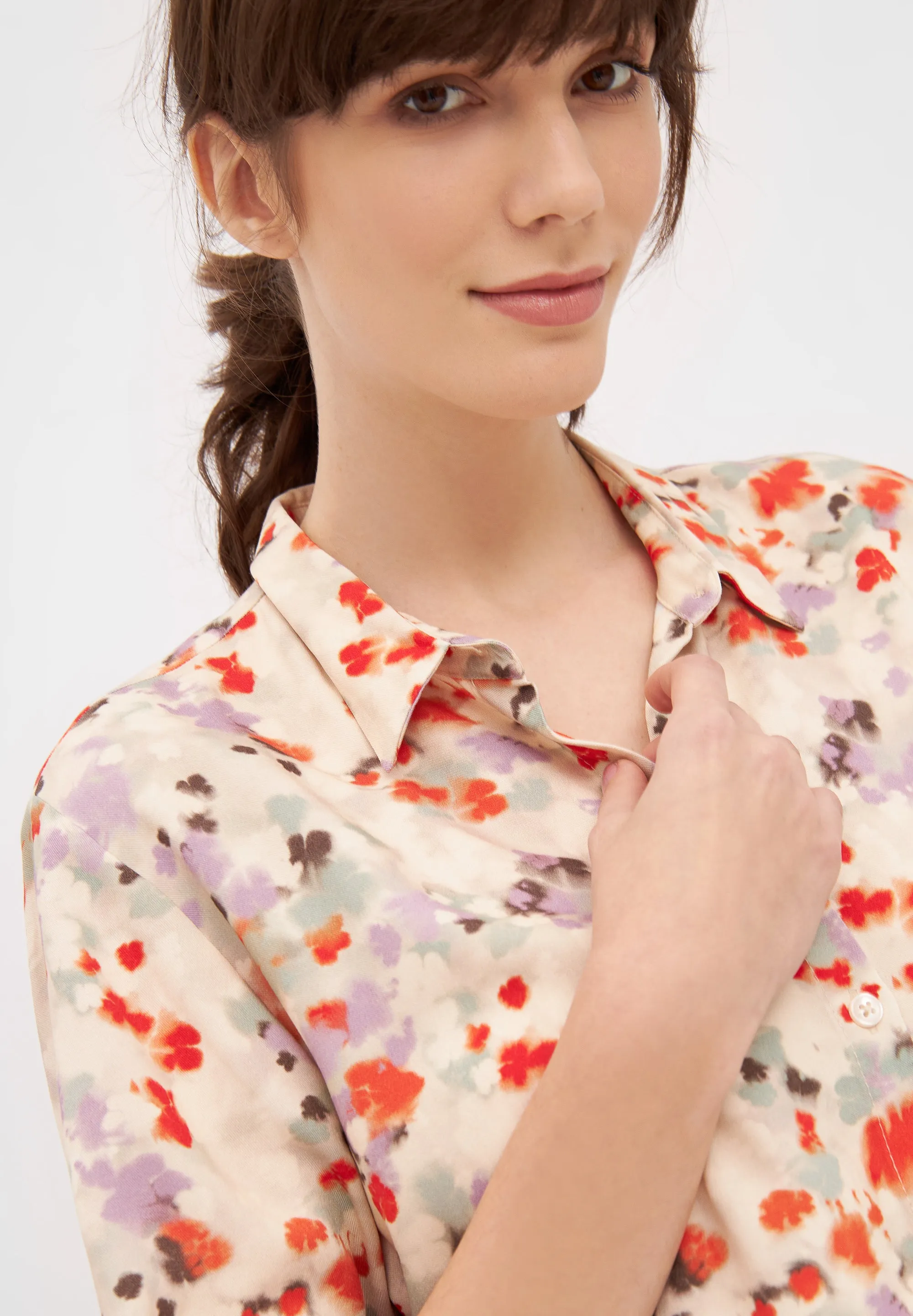 Short sleeve blouse STINE from LENZING™ ECOVERO™ - Lavender / Sage (Flowers) Givn Berlin