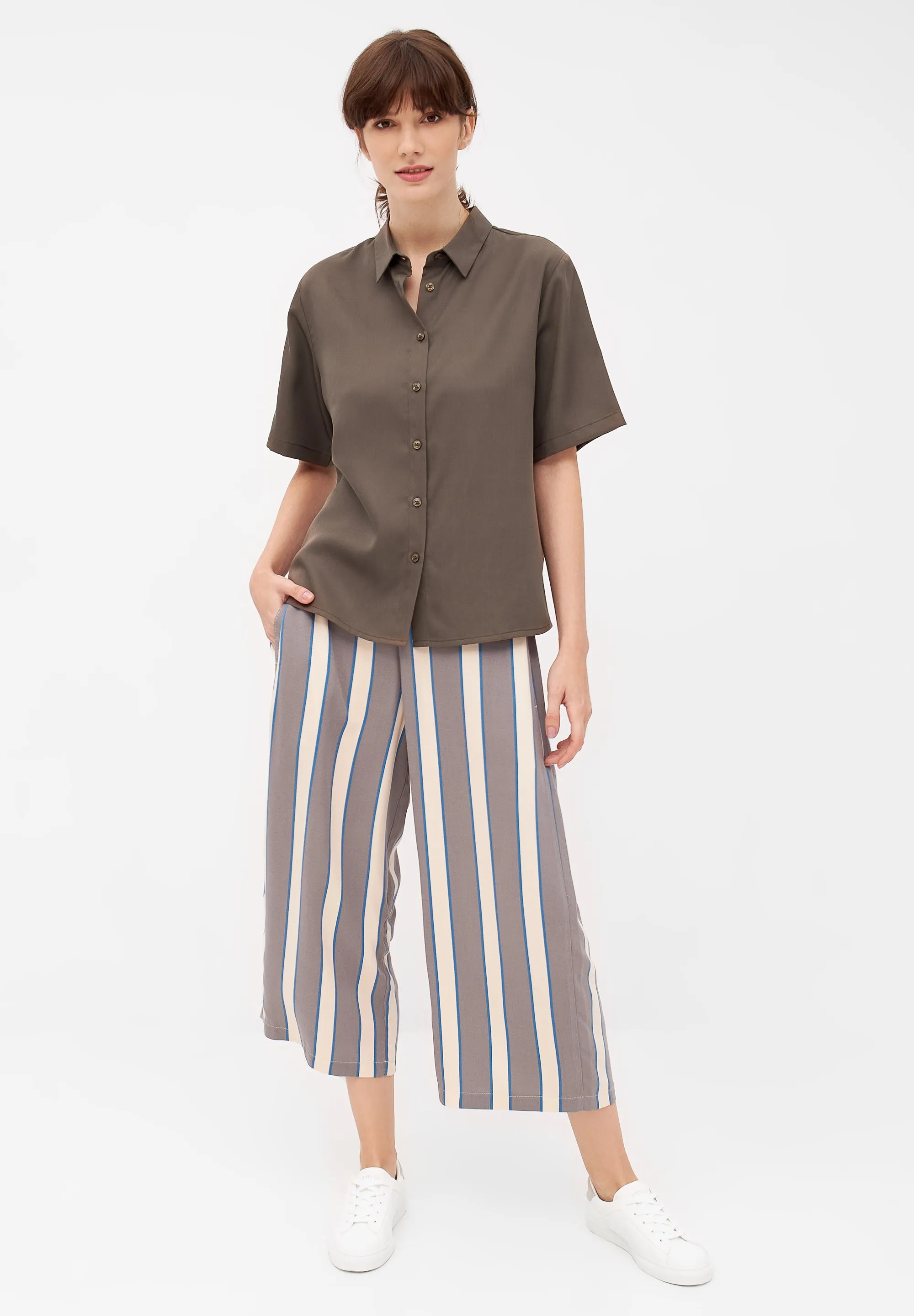 Short sleeve blouse STINE in TENCEL™ REFIBRA™ Lyocell - Taupe (Refibra) Givn Berlin