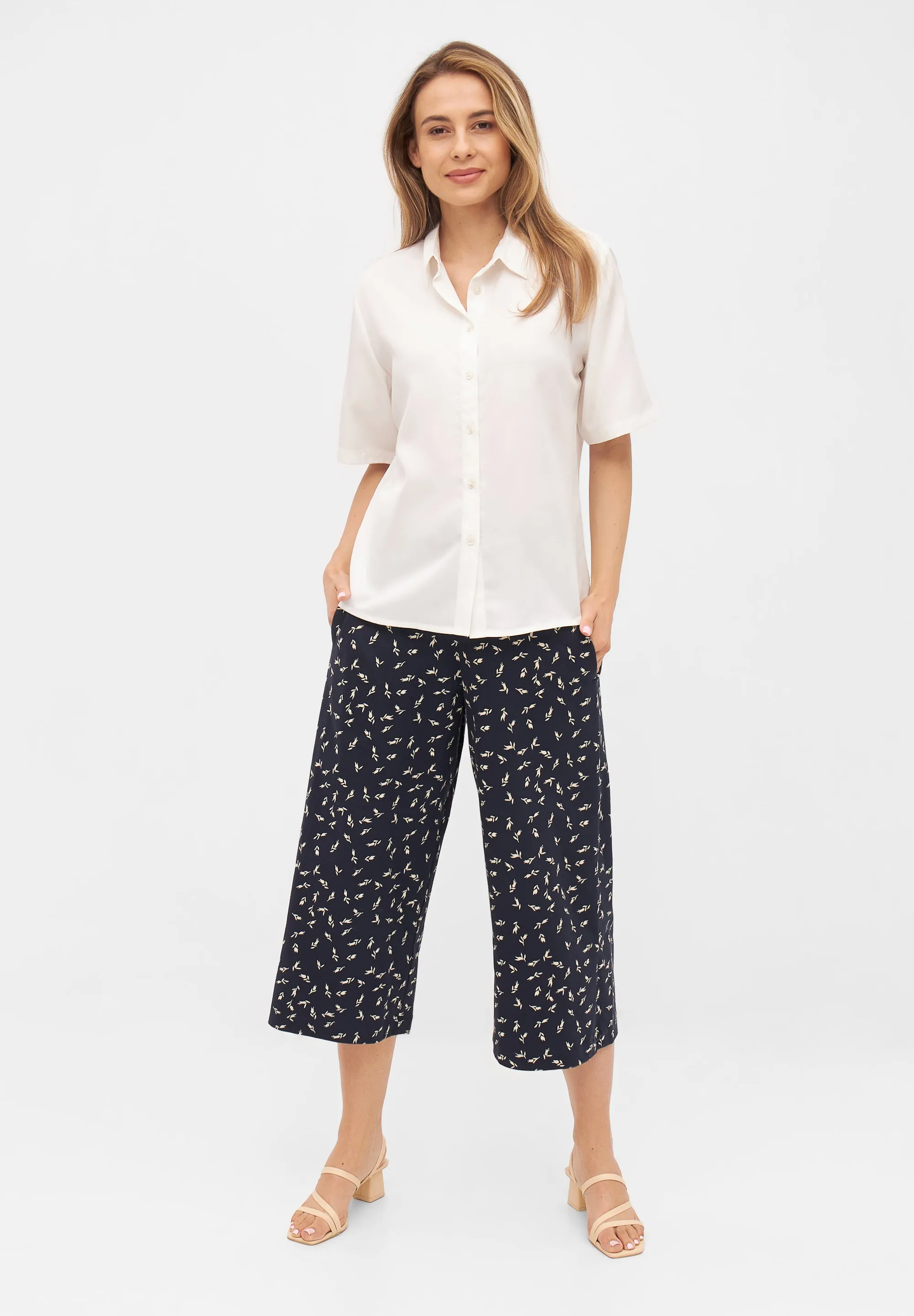 Short sleeve blouse STINE in TENCEL™ REFIBRA™ Lyocell - White (Refibra) Givn Berlin