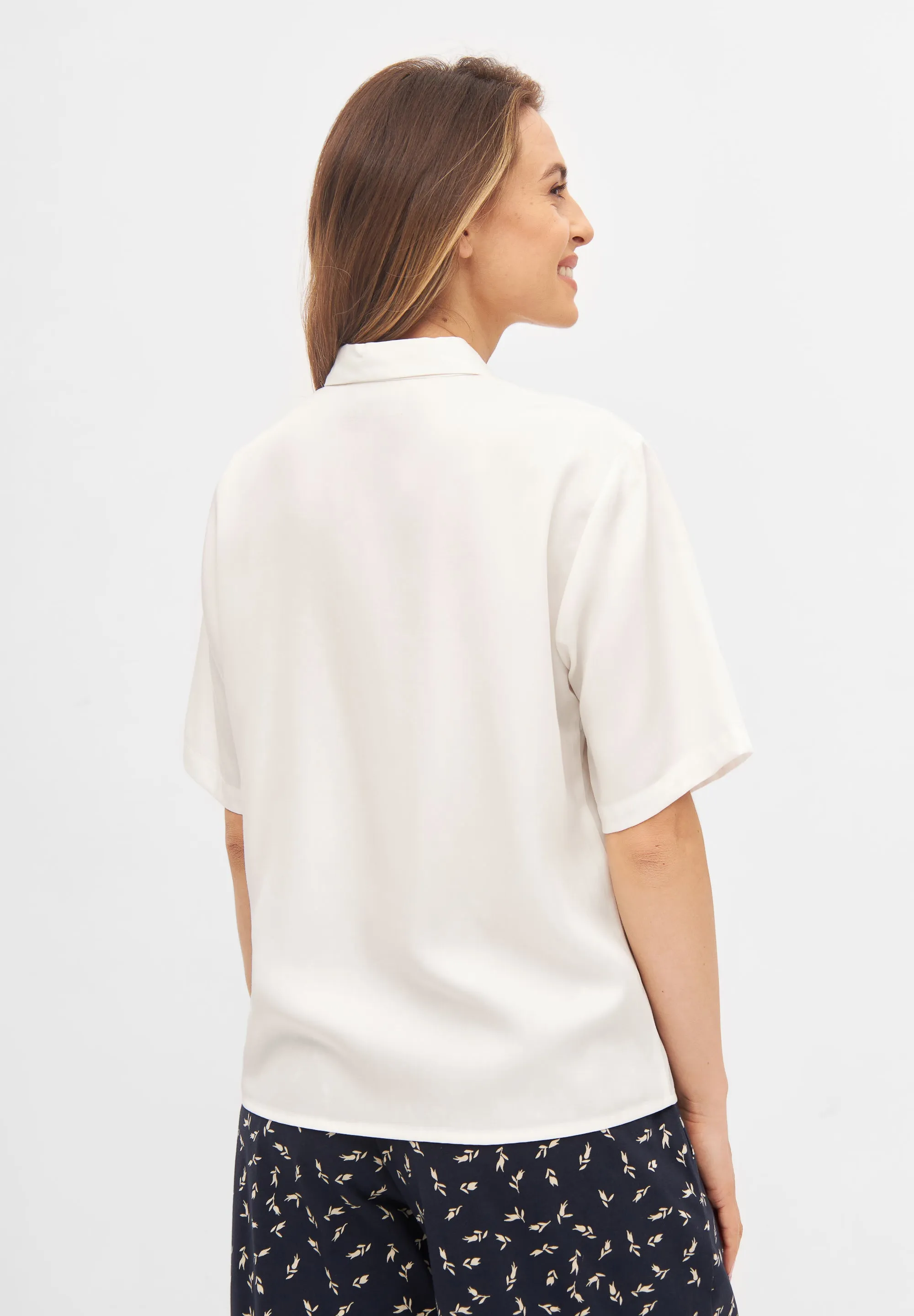 Short sleeve blouse STINE in TENCEL™ REFIBRA™ Lyocell - White (Refibra) Givn Berlin