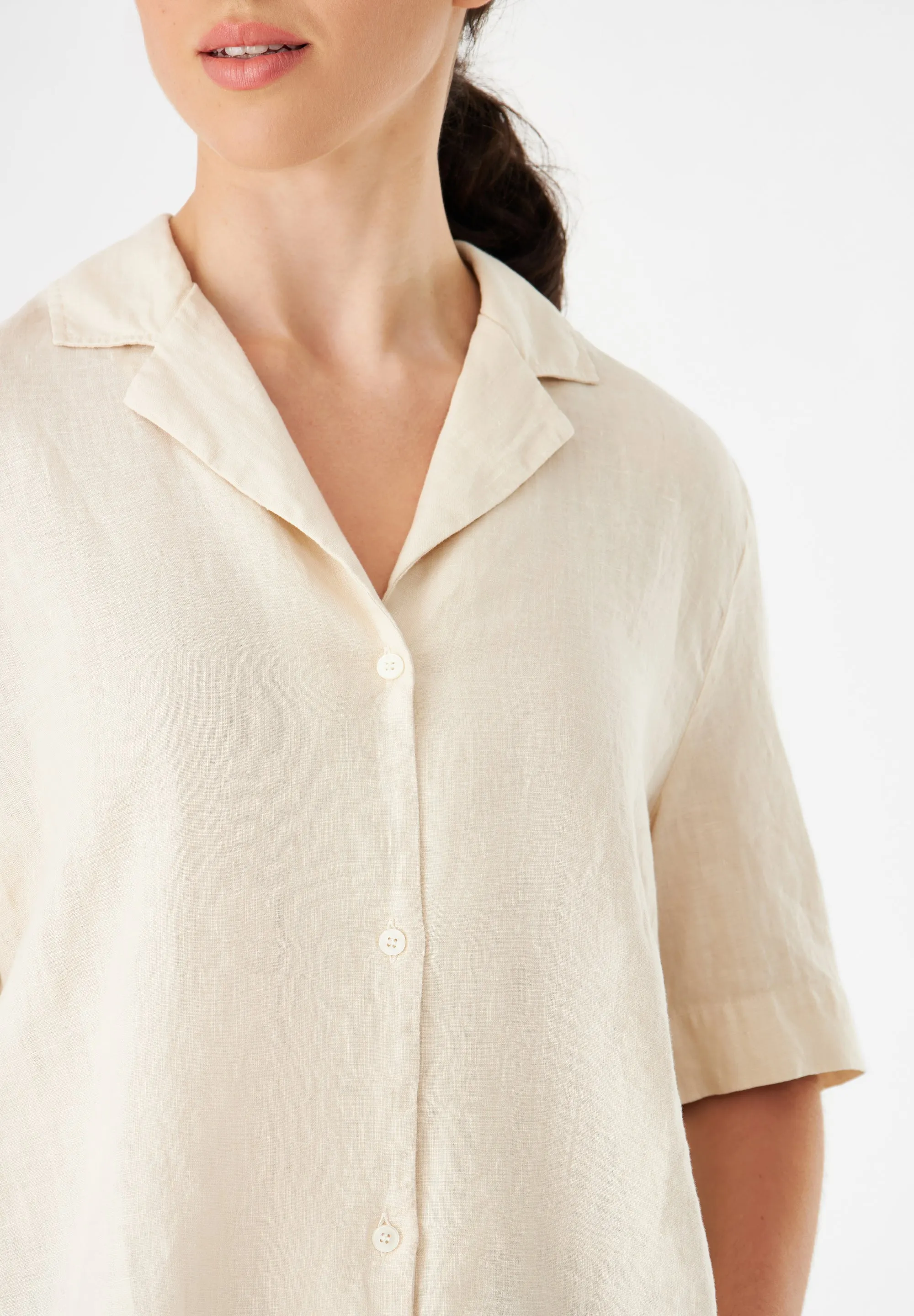 Short-sleeved blouse GBCAROL cropped in linen - Beige (Linen) Givn Berlin