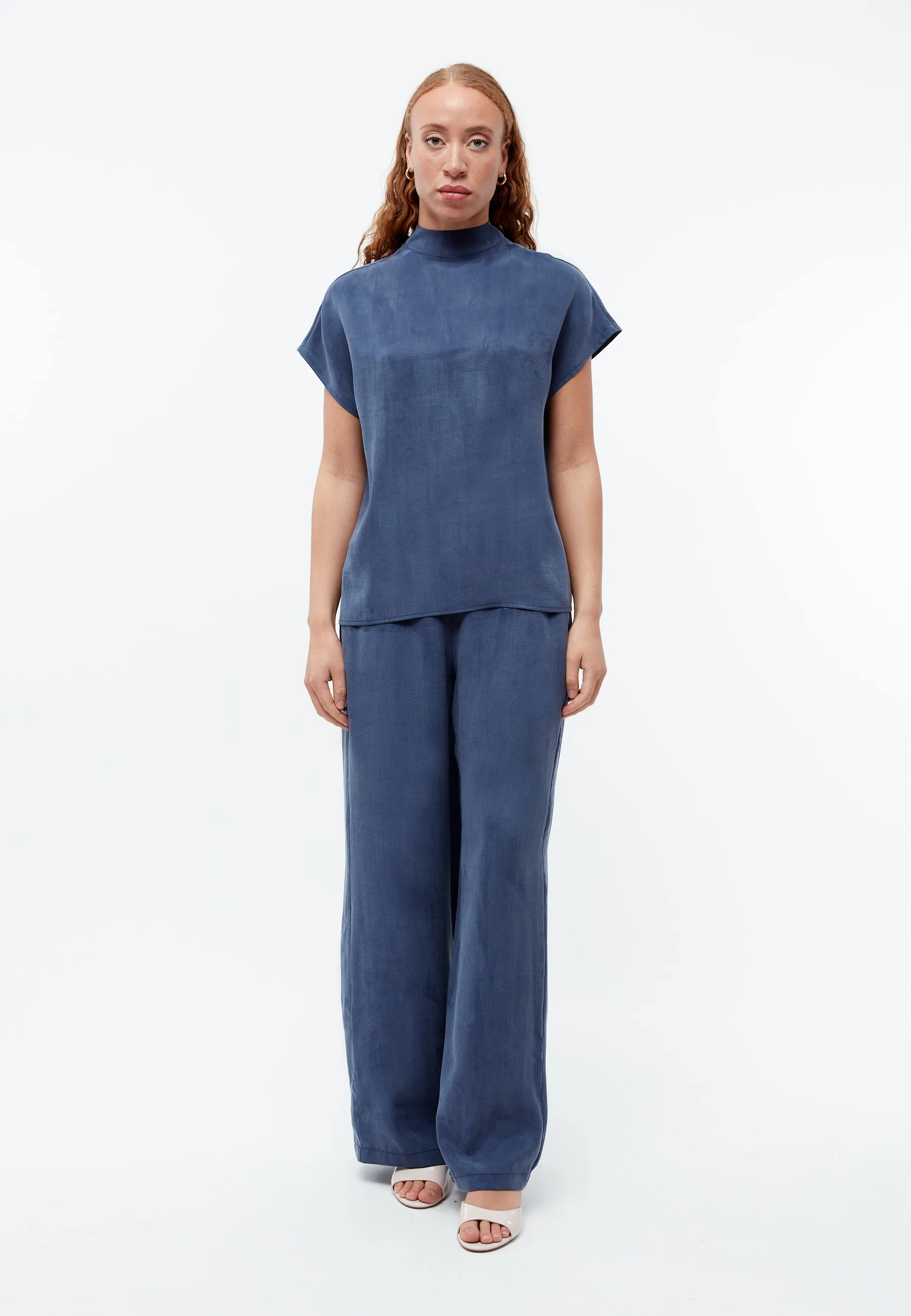 Short-sleeved blouse GBLETIZIA with stand-up collar made of TENCEL™ with peach effect - Nightshade Blue Givn Berlin