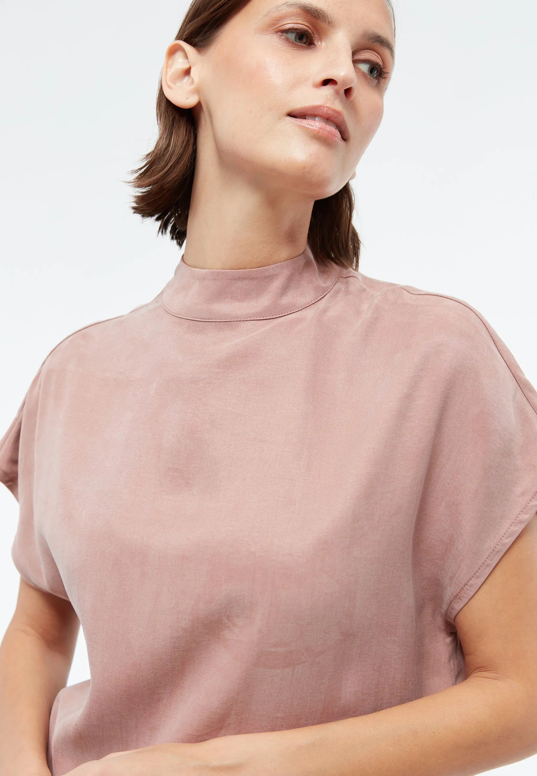 Short-sleeved blouse GBLETIZIA with stand-up collar made of TENCEL™ with peach effect - Rosewood Givn Berlin