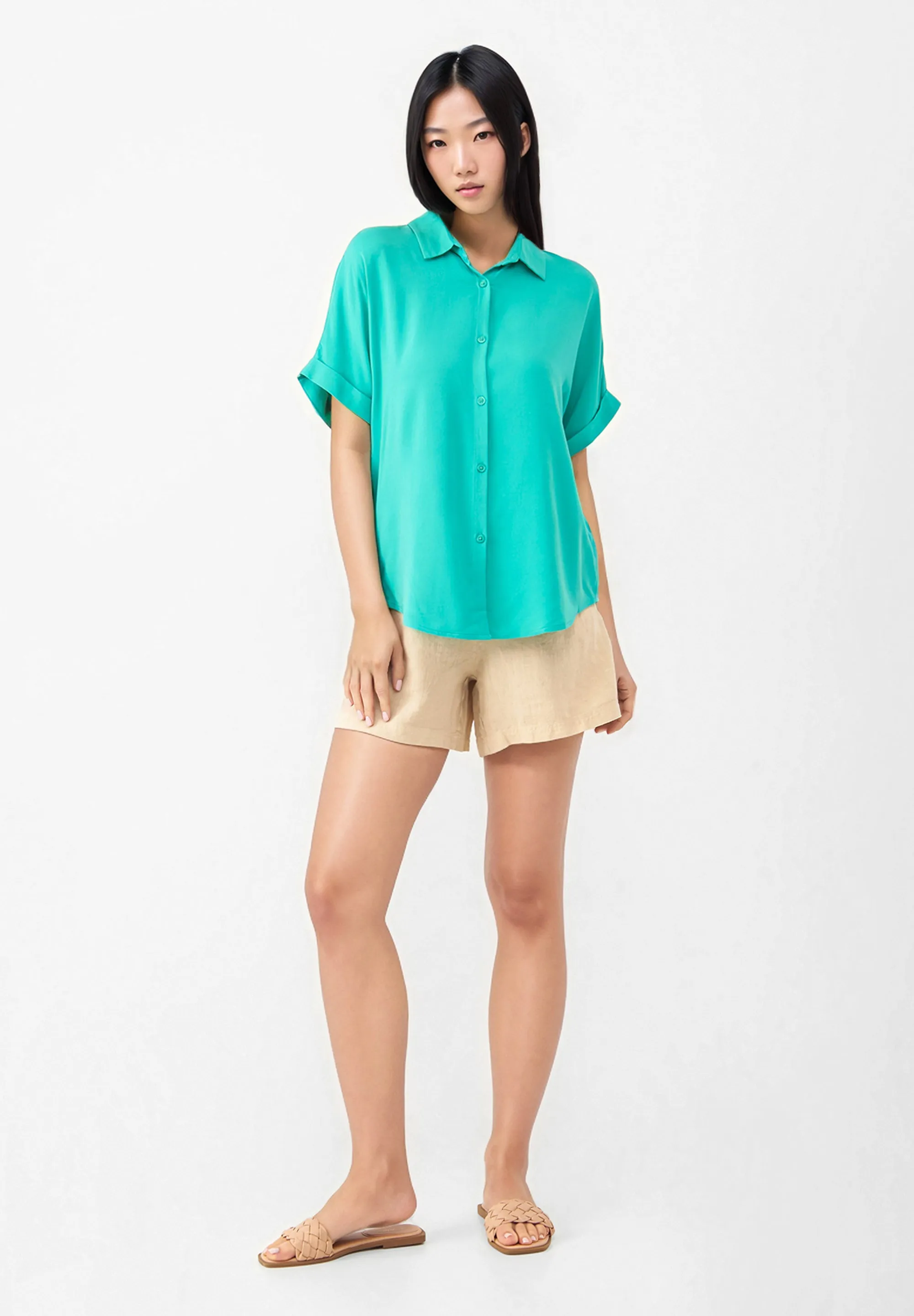 Short-sleeved blouse GBSARAH relaxed fit from LENZING™ ECOVERO™ - Amalfi Green Givn Berlin