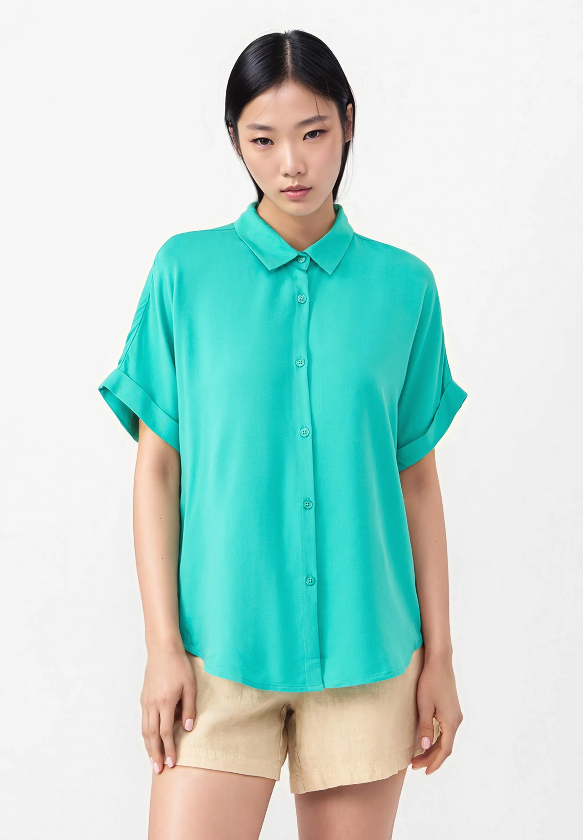 Short-sleeved blouse GBSARAH relaxed fit from LENZING™ ECOVERO™ - Amalfi Green Givn Berlin